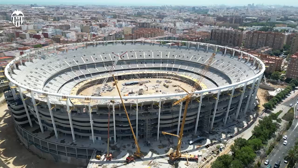 Así ha quedado el Nou Mestalla tras la instalación del último anillo de compresión
