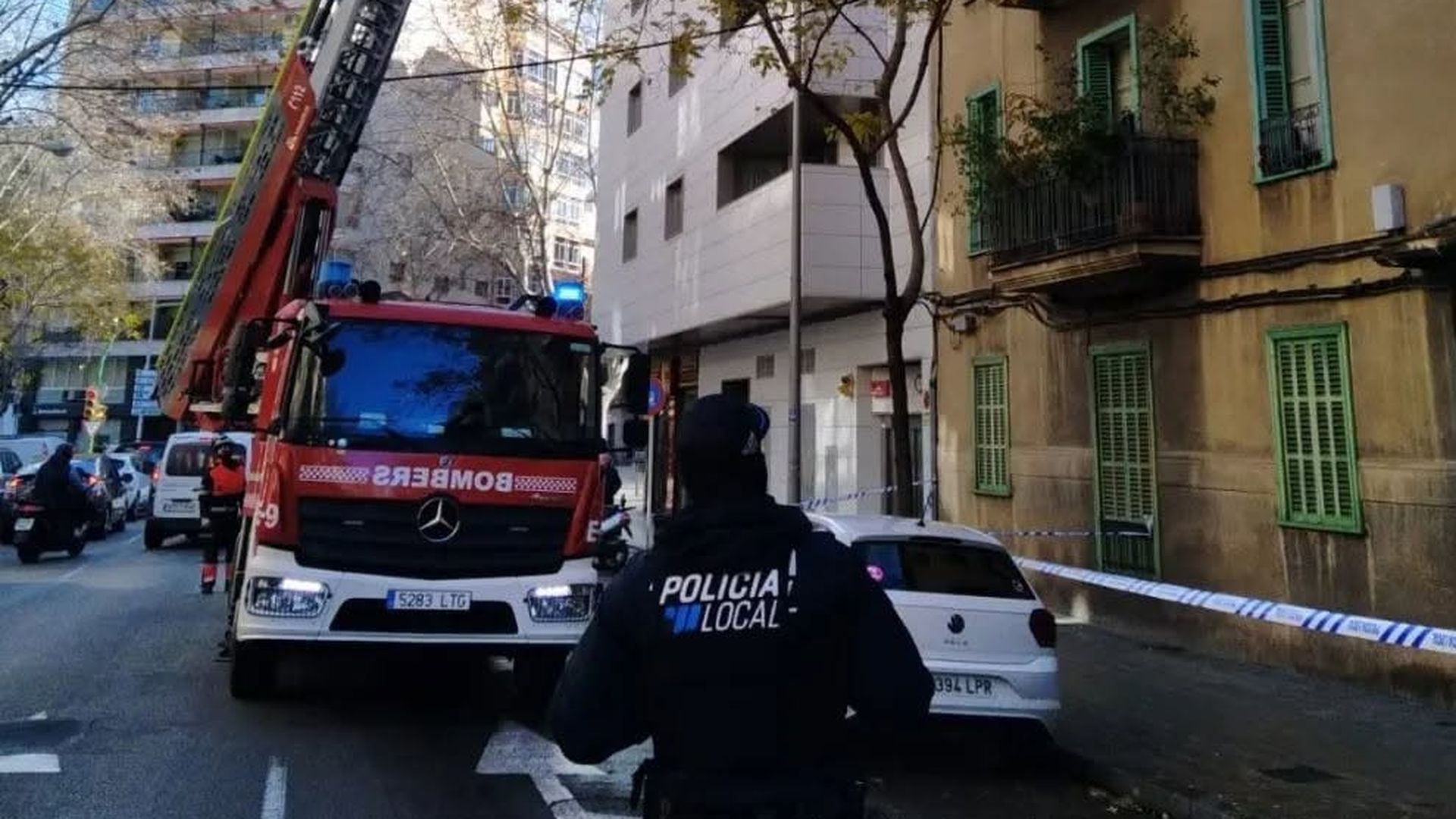Actuación de policía y bomberos en Palma de Mallorca Actuación de policía y bomberos en Palma de Mallorca