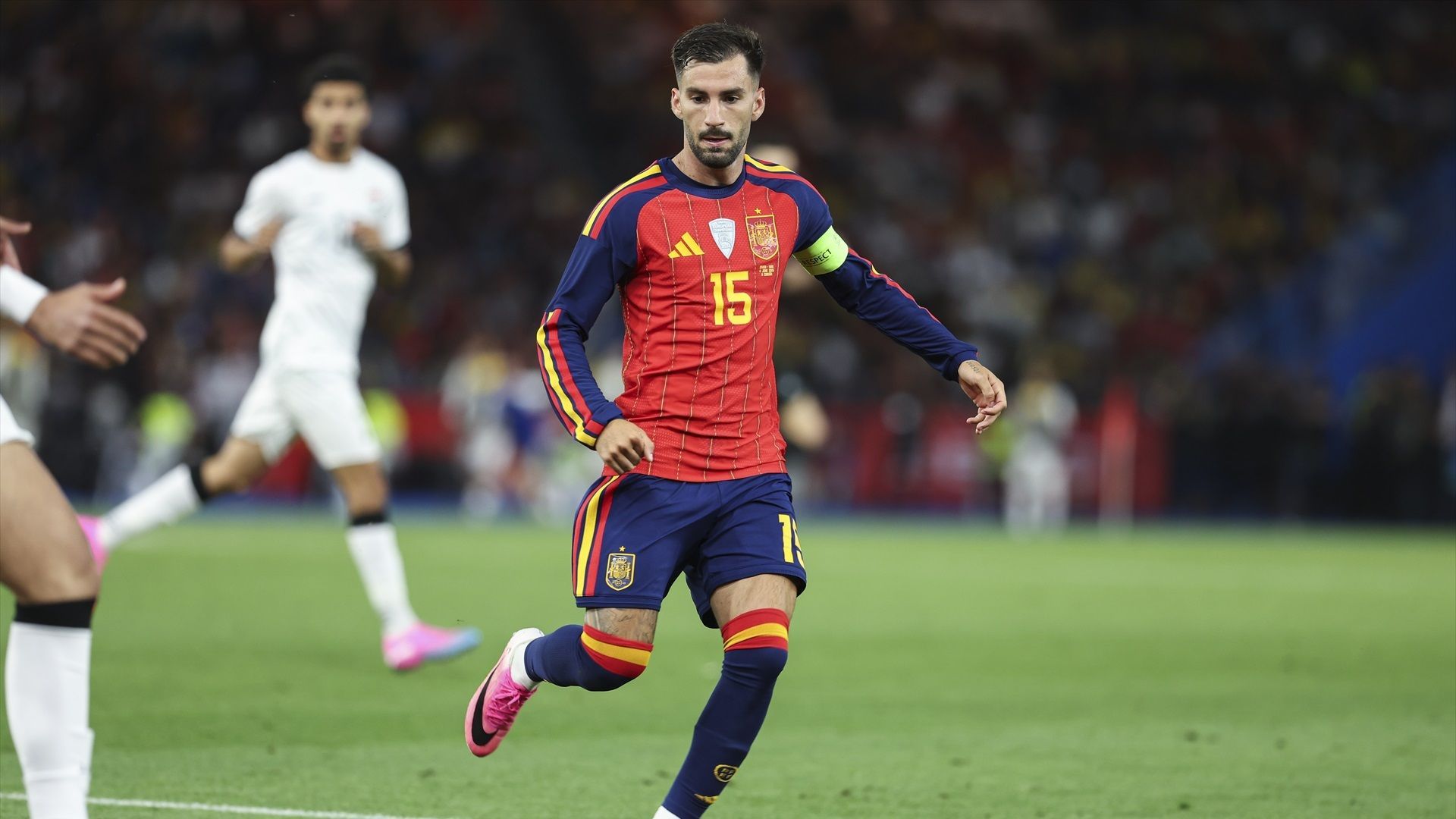 Álex Baena, durante el España-Irak en Riazor