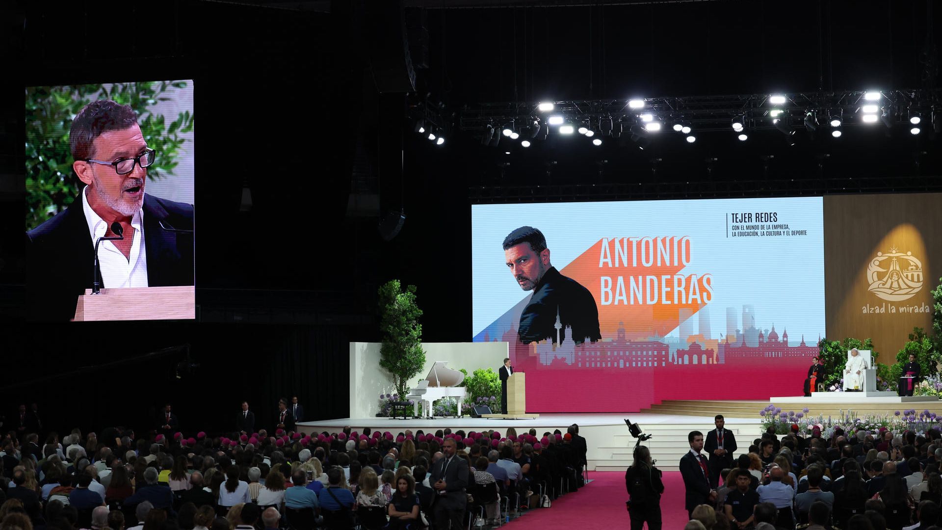 Antonio Banderas interviene en el encuentro presidido por el papa León XIV