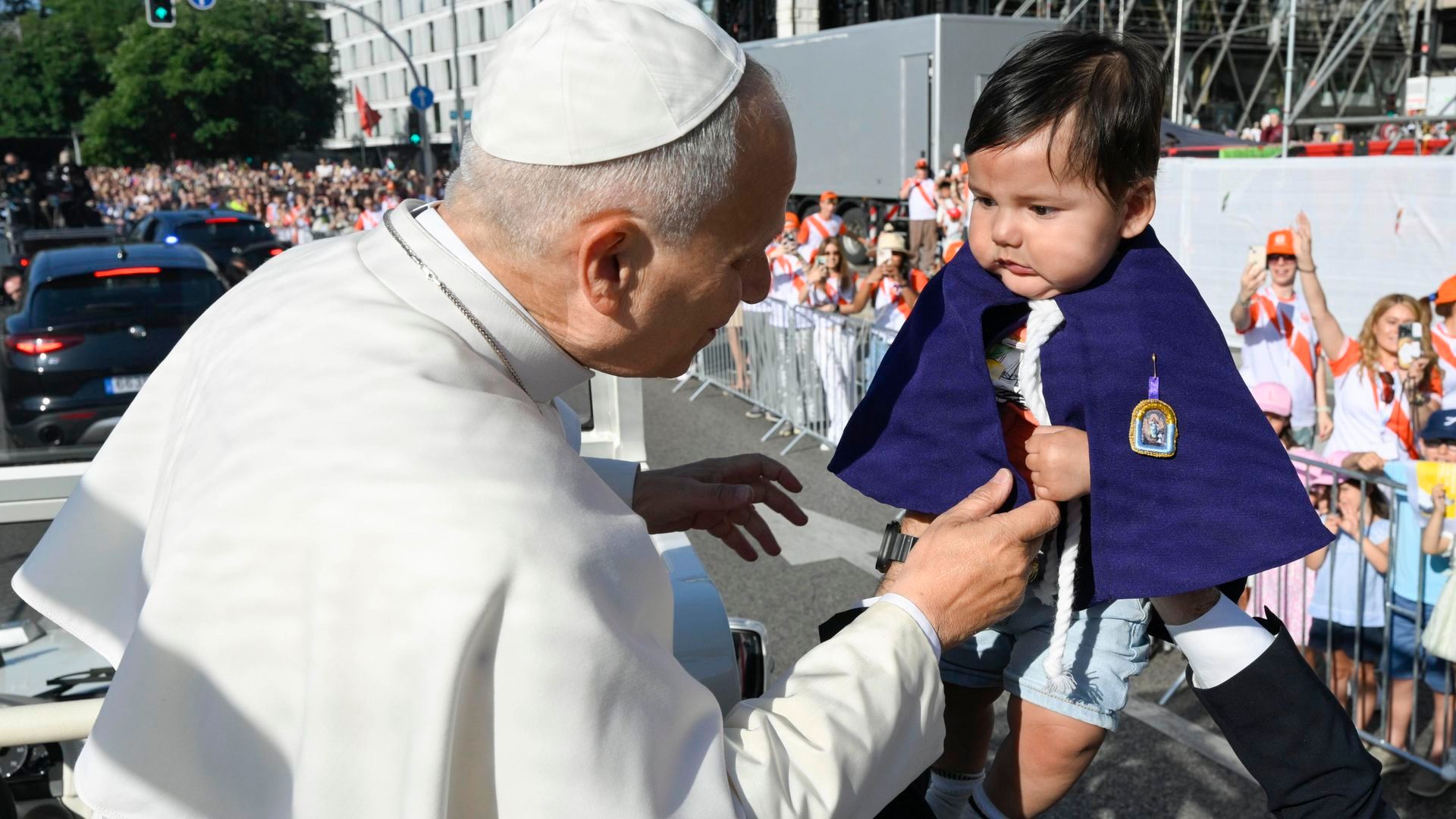 La bendición de bebés del papa León XIV