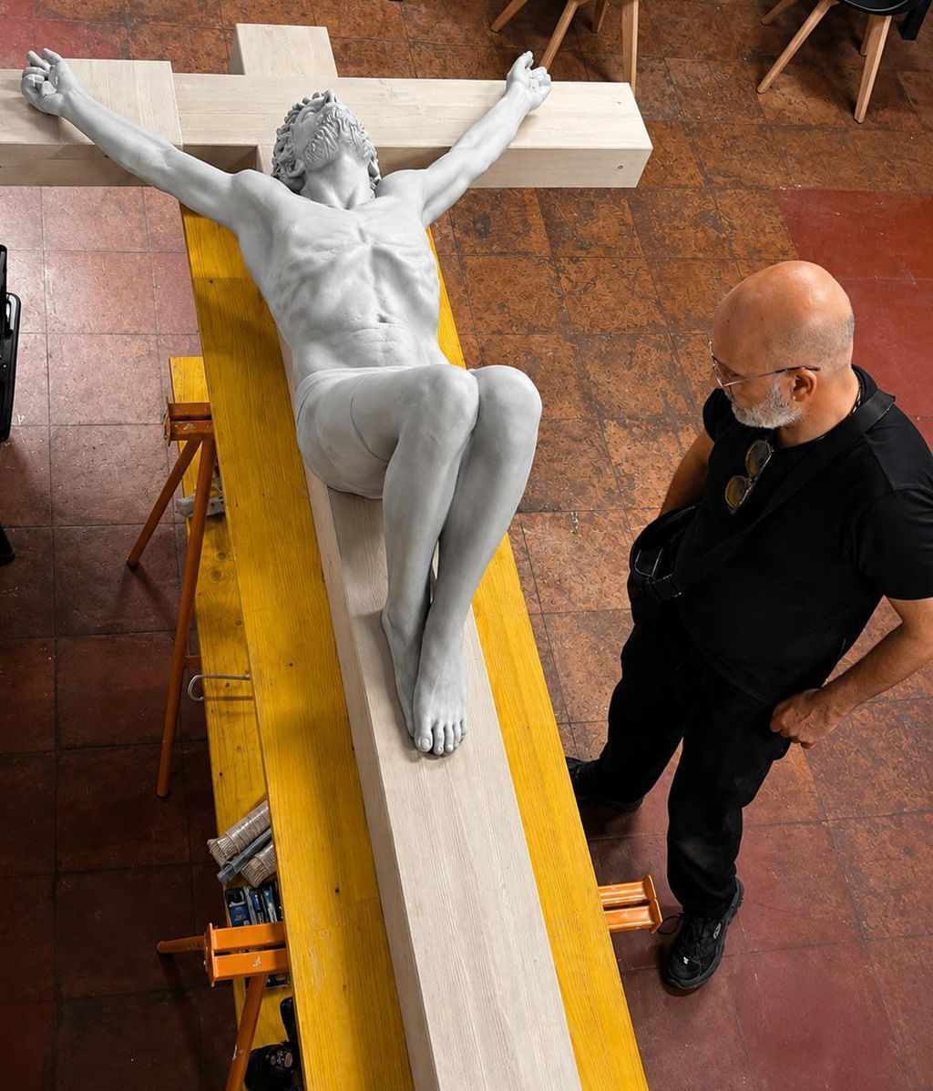 La reproducción del Cristo, en el taller del escultor en Barcelona