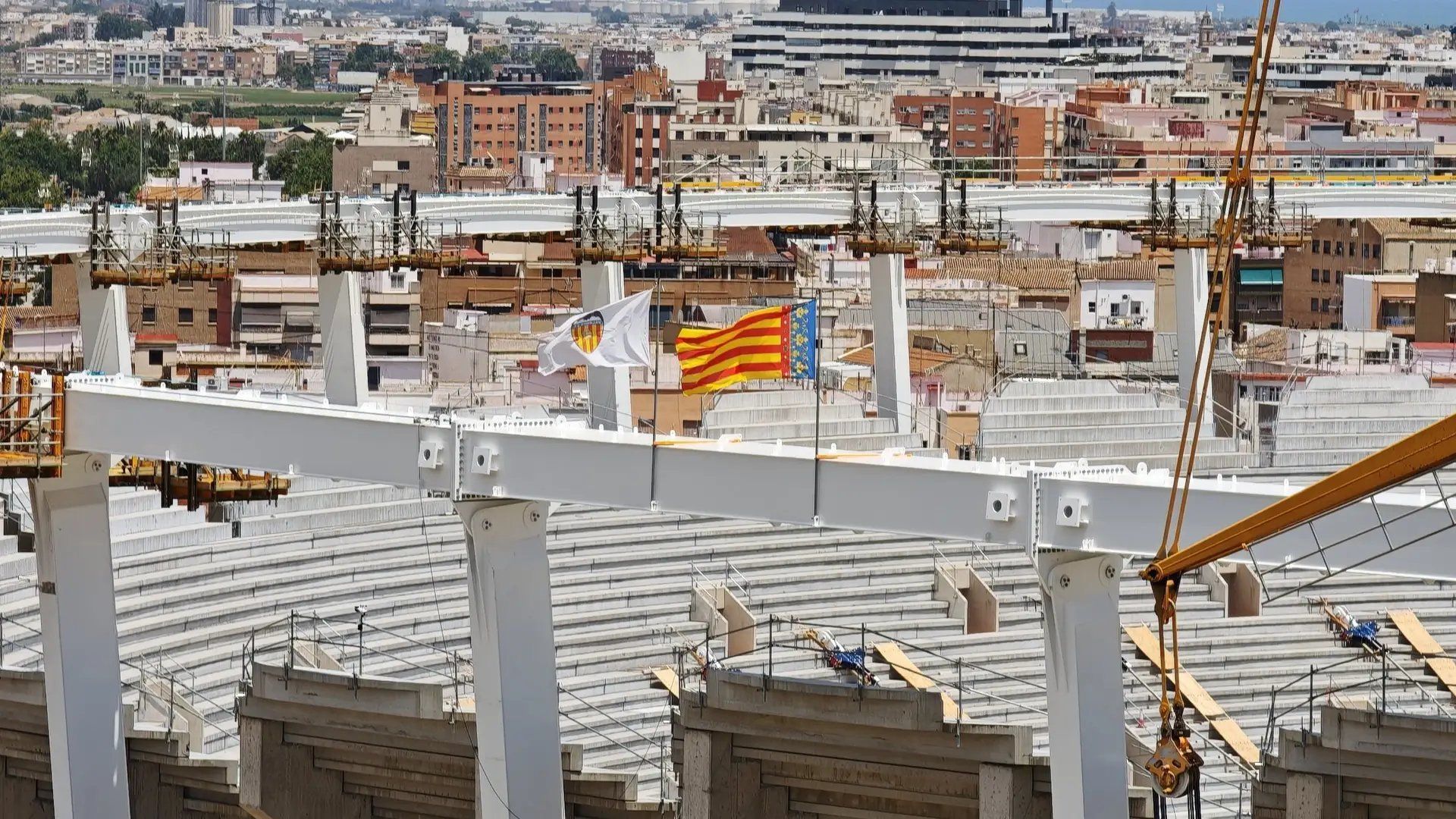 Las banderas del Nou Mestalla