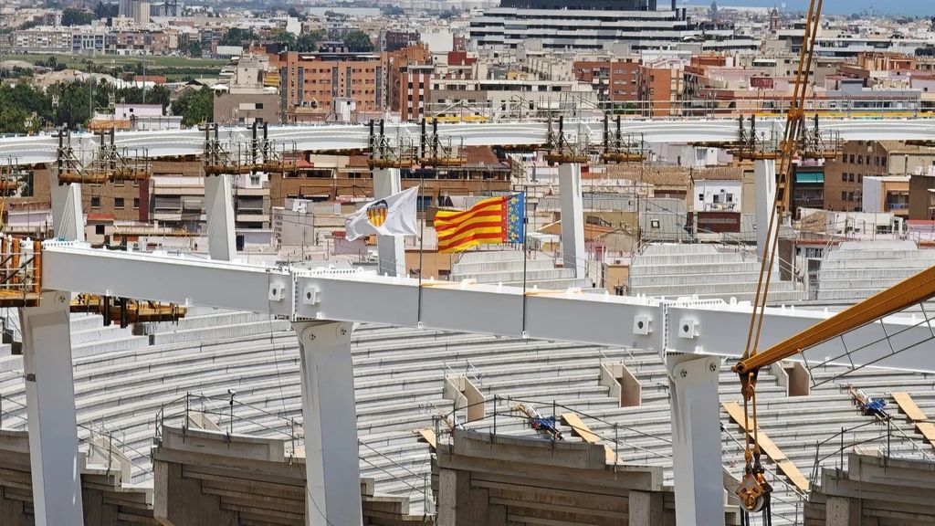 Así ha quedado el Nou Mestalla tras la instalación del último anillo de compresión
