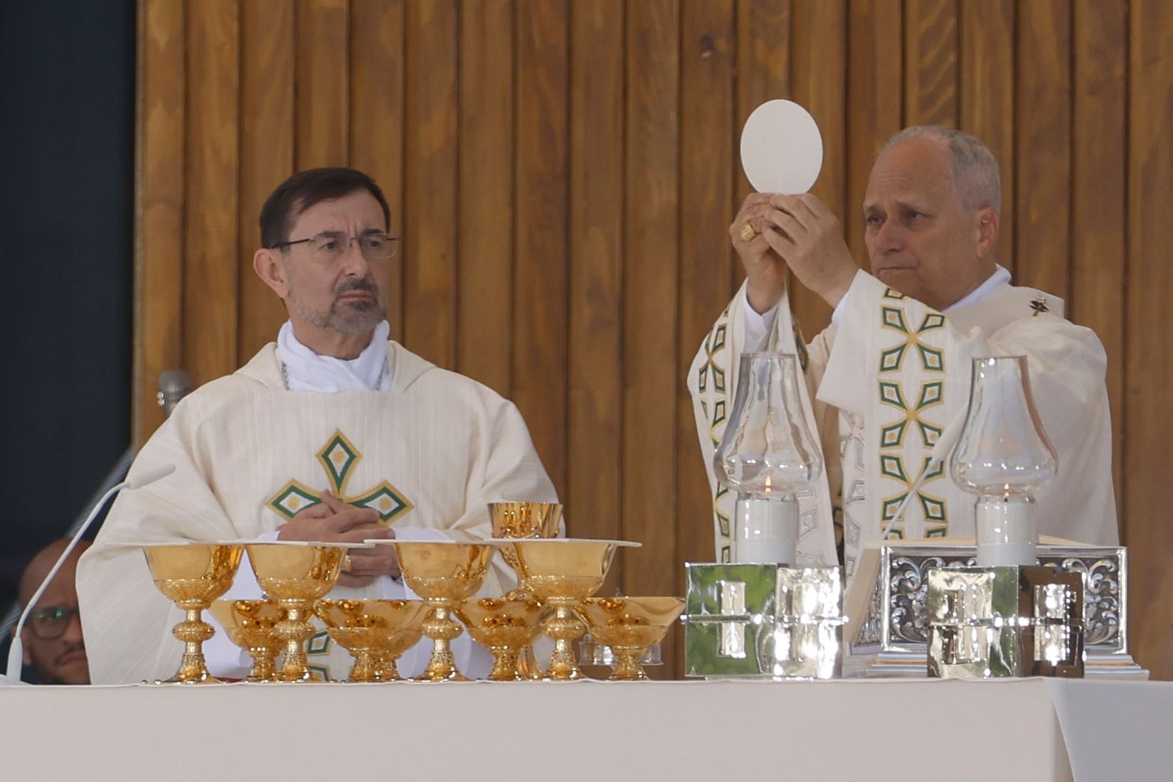 Las espectaculares imágenes de la masiva misa del Corpus Christi en Cibeles