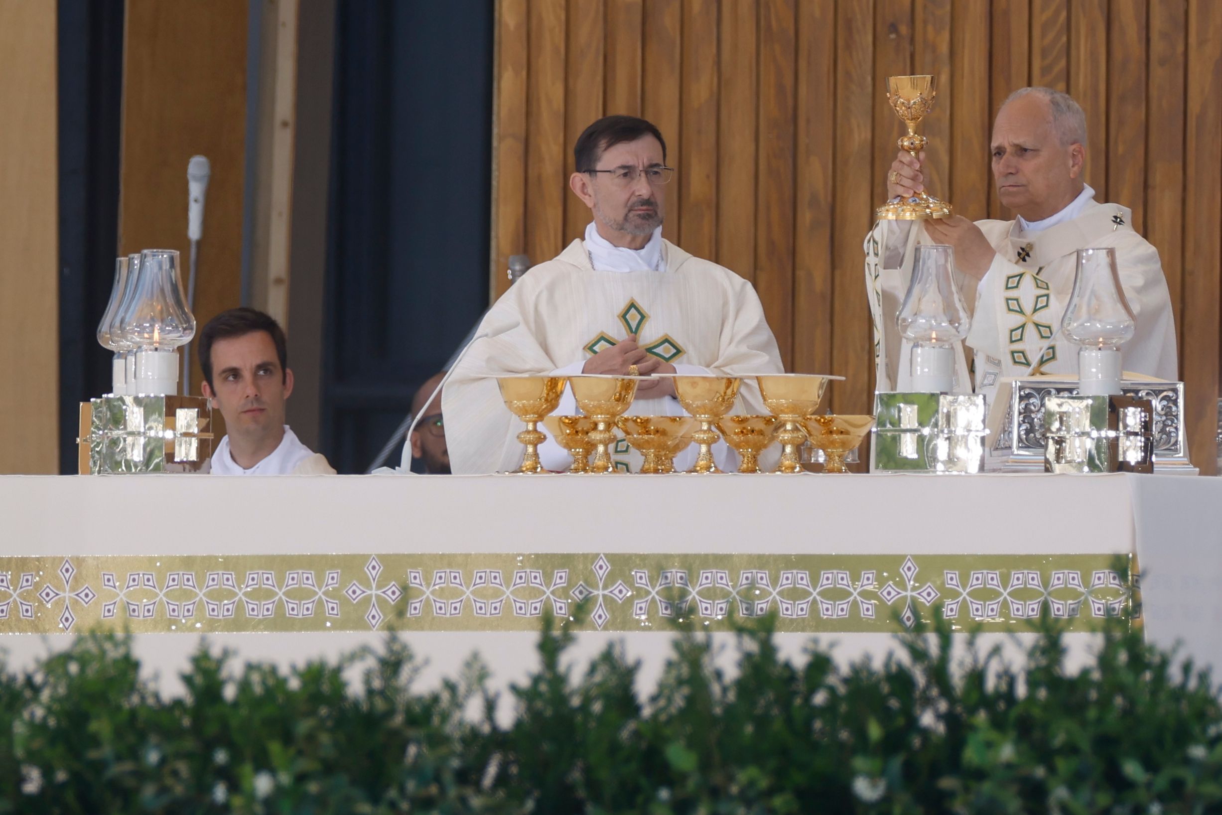 Las espectaculares imágenes de la masiva misa del Corpus Christi en Cibeles