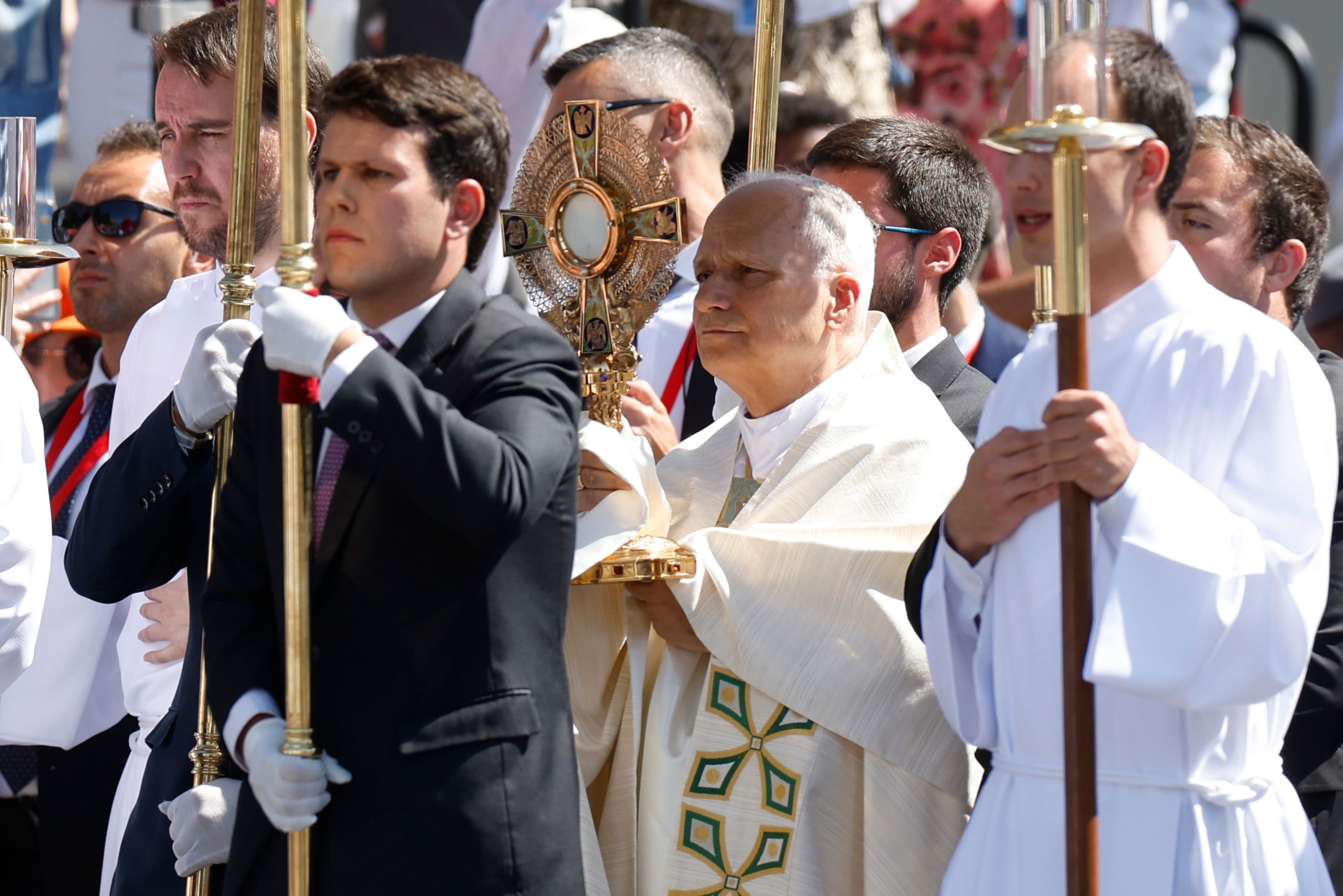 Las espectaculares imágenes de la masiva misa del Corpus Christi en Cibeles