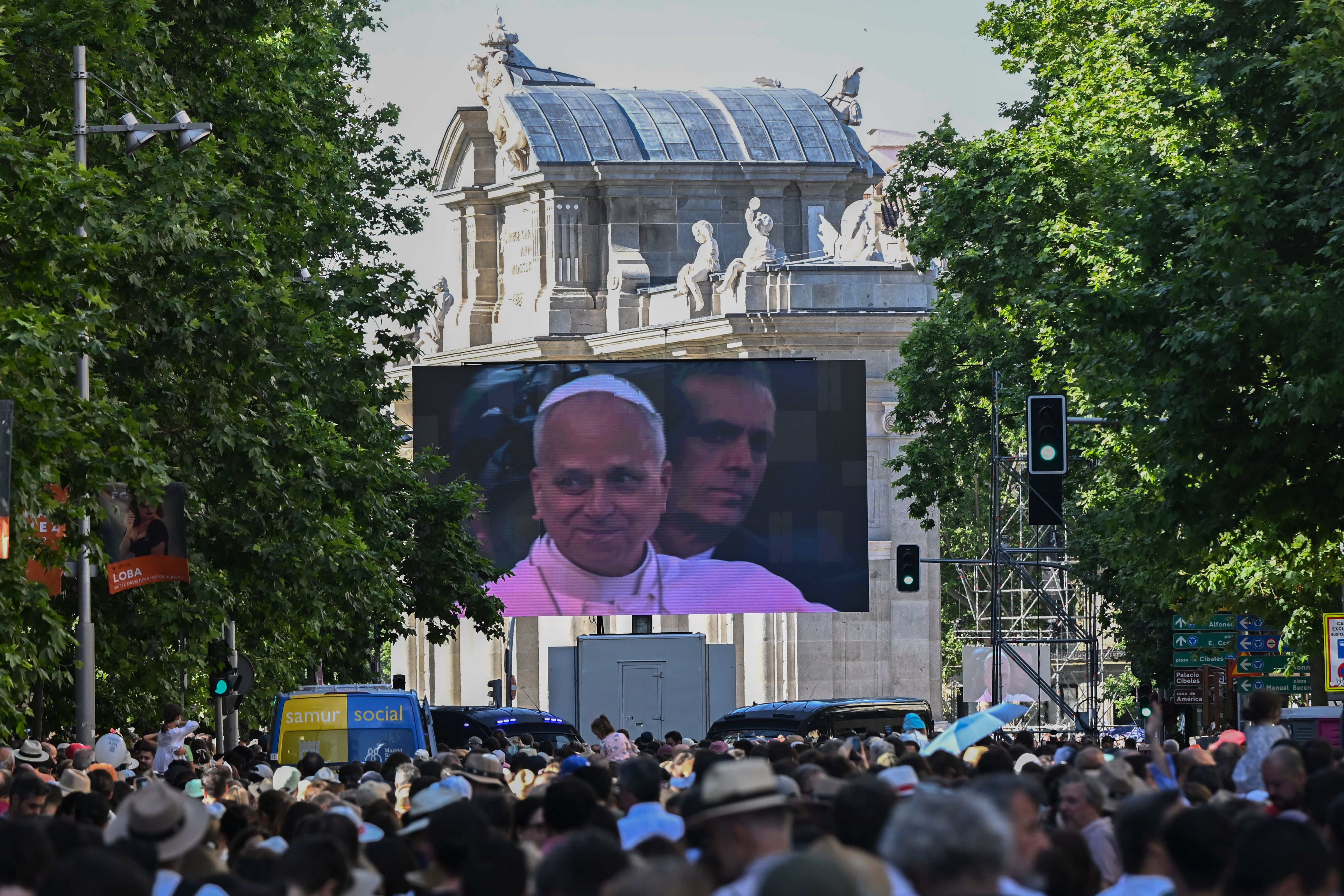 Las espectaculares imágenes de la masiva misa del Corpus Christi en Cibeles