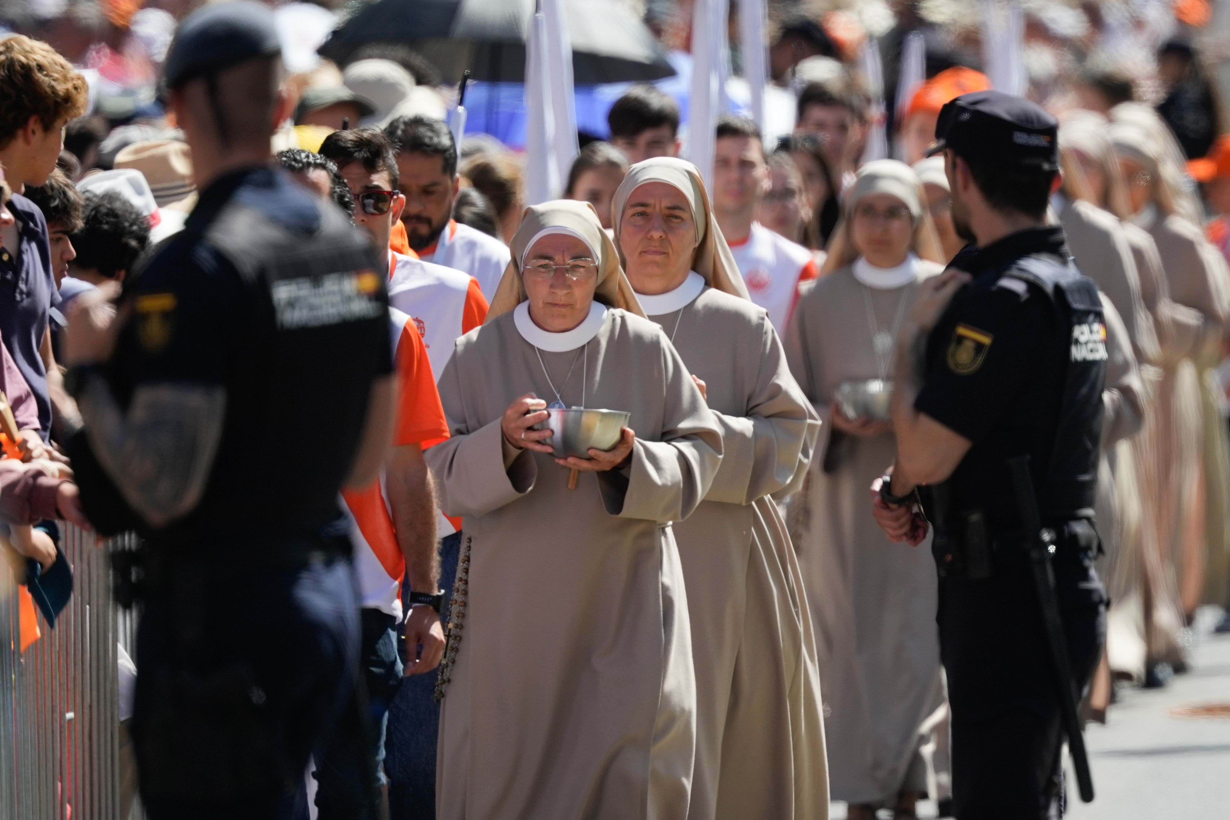 Las espectaculares imágenes de la masiva misa del Corpus Christi en Cibeles