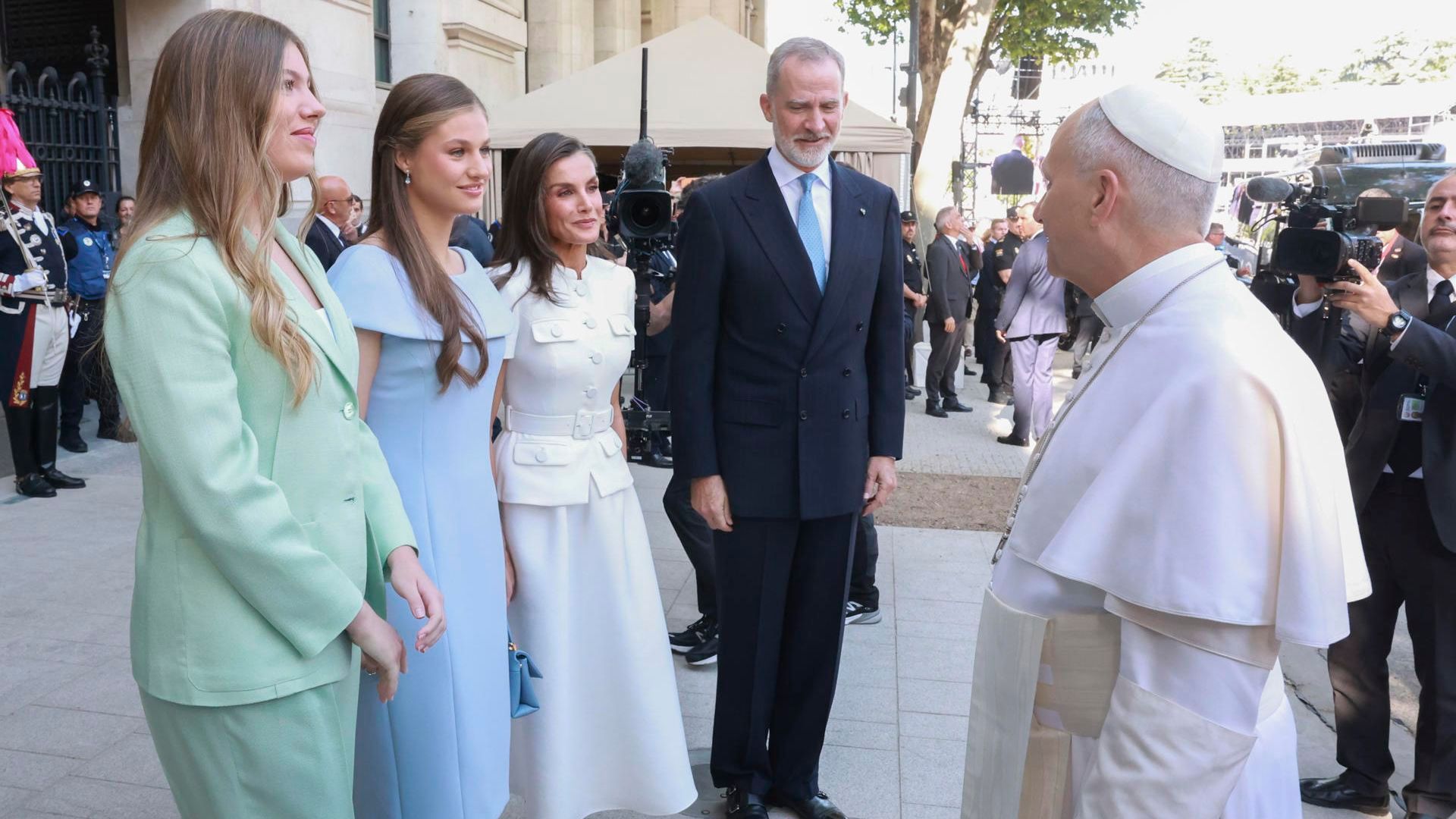 Los estilos escogidos por la reina Letizia y sus hijas han sido perfectos para la segunda jornada de los actos oficiales