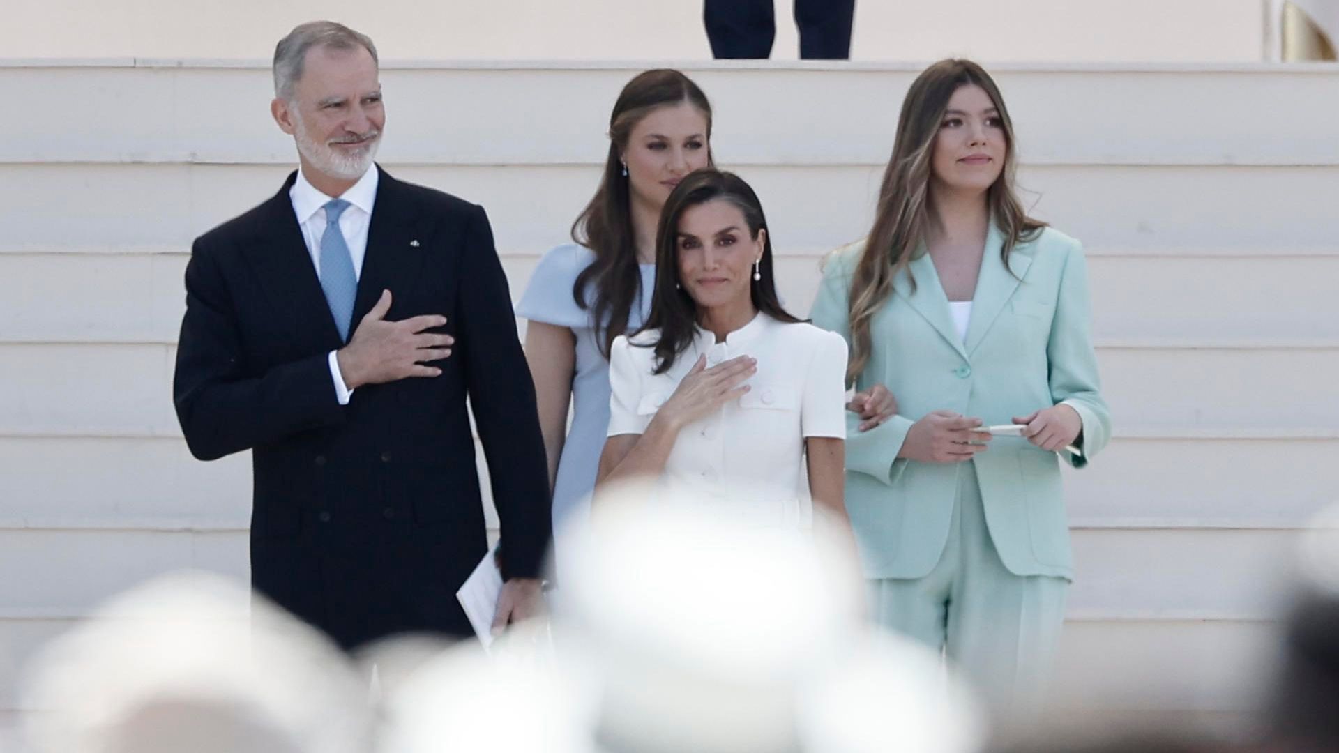 Los reyes y sus hijas acuden a la misa del papa León XIV