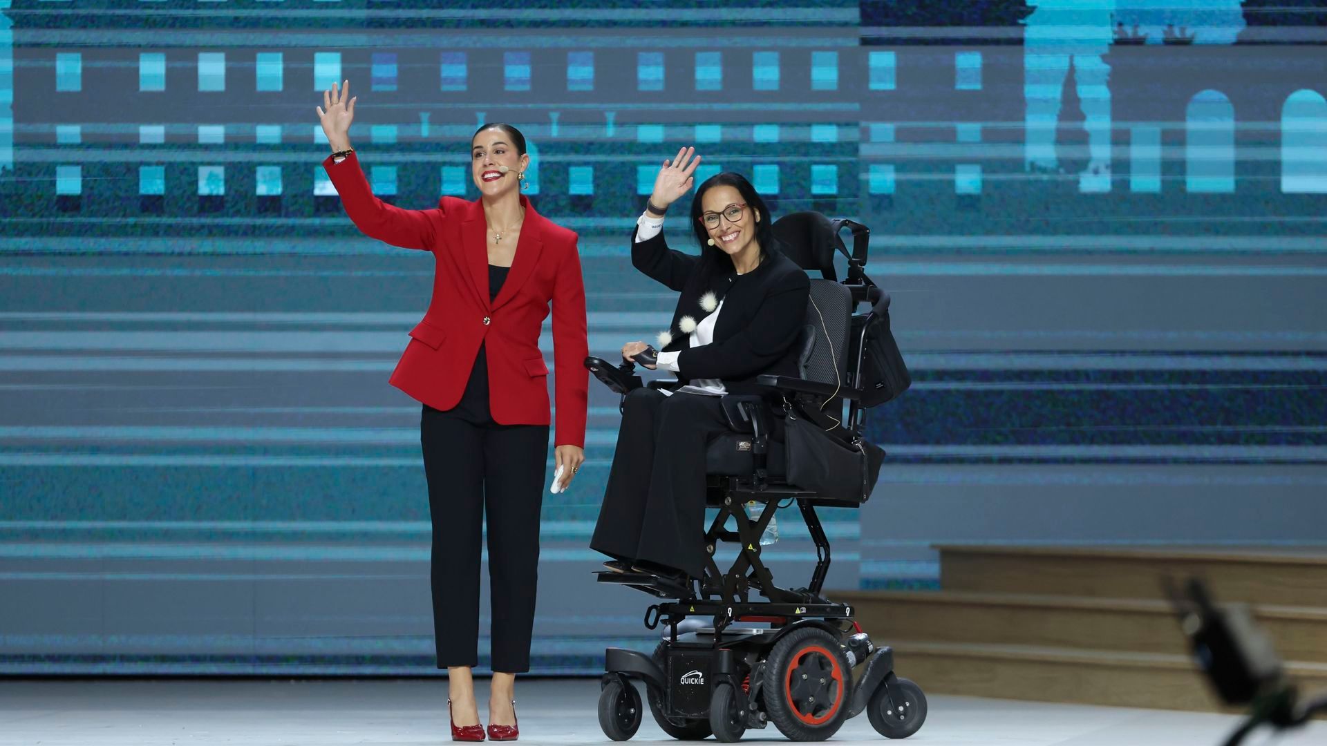 Teresa Perales y Carolina Marín ante el papa 'deportista': El deporte es puente de paz