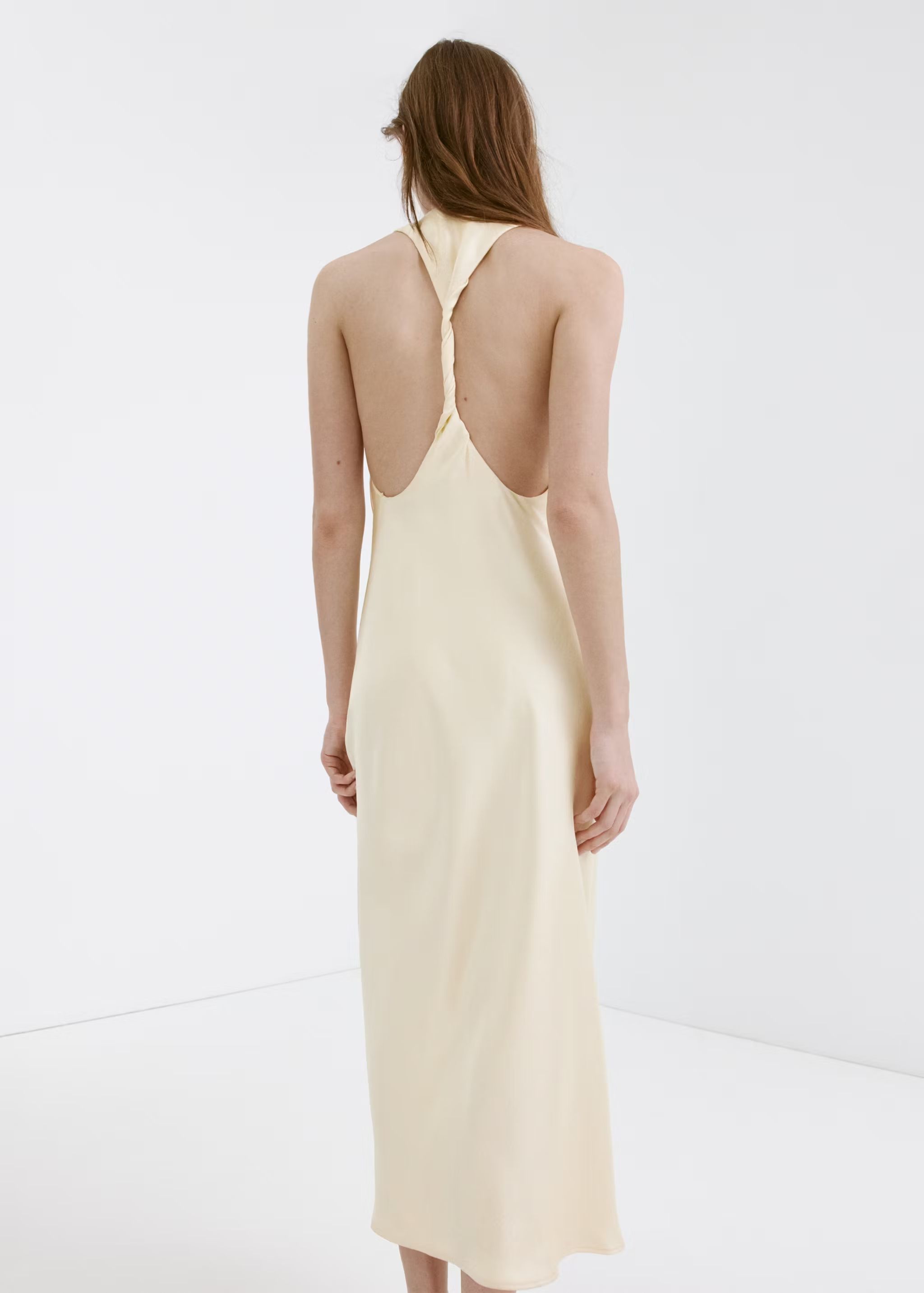 Vestido satinado amarillo de Mango