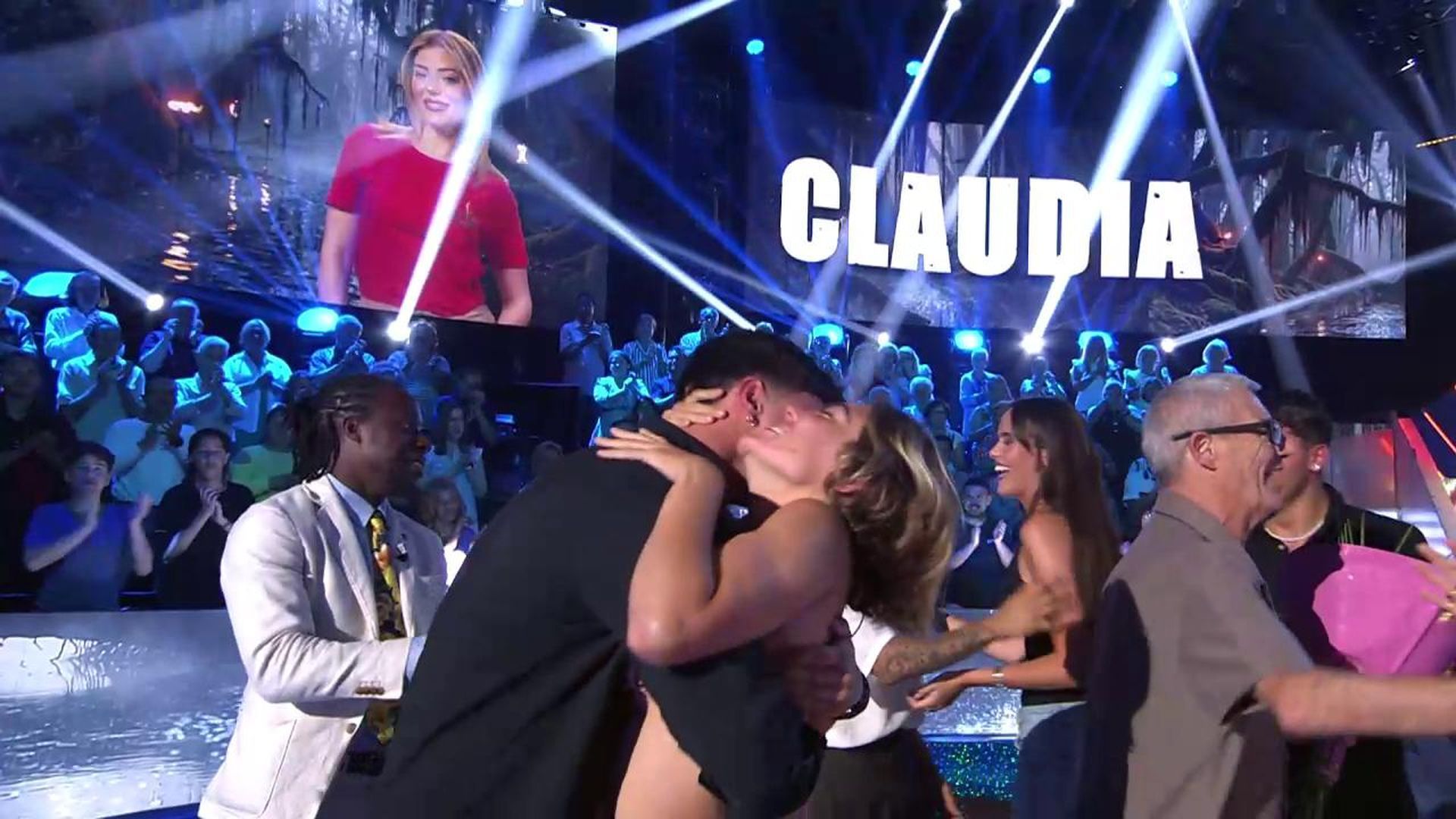 Claudia protagoniza una efusiva entrada a plató y se reencuentra con su novio en directo Supervivientes 2026 Conexión Honduras Top Vídeos 1166