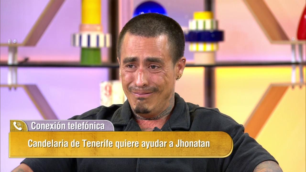 El emotivo momento en que una mujer anónima le ofrece trabaj