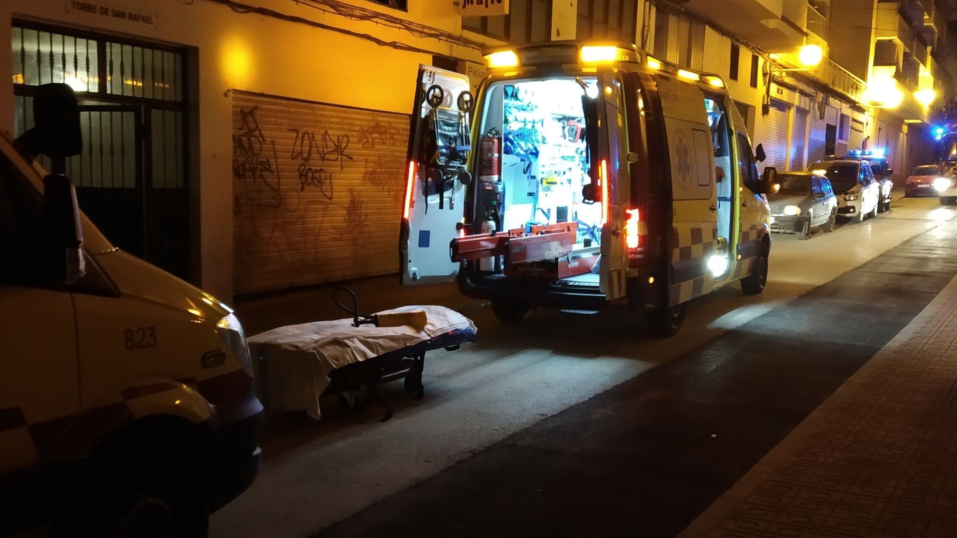 Dos jóvenes, de 19 y 29 años, muy graves tras caer desde un acantilado y un séptimo piso en Ibiza Dos jóvenes, de 19 y 29 años, muy graves tras caer desde un acantilado y un séptimo piso en Ibiza