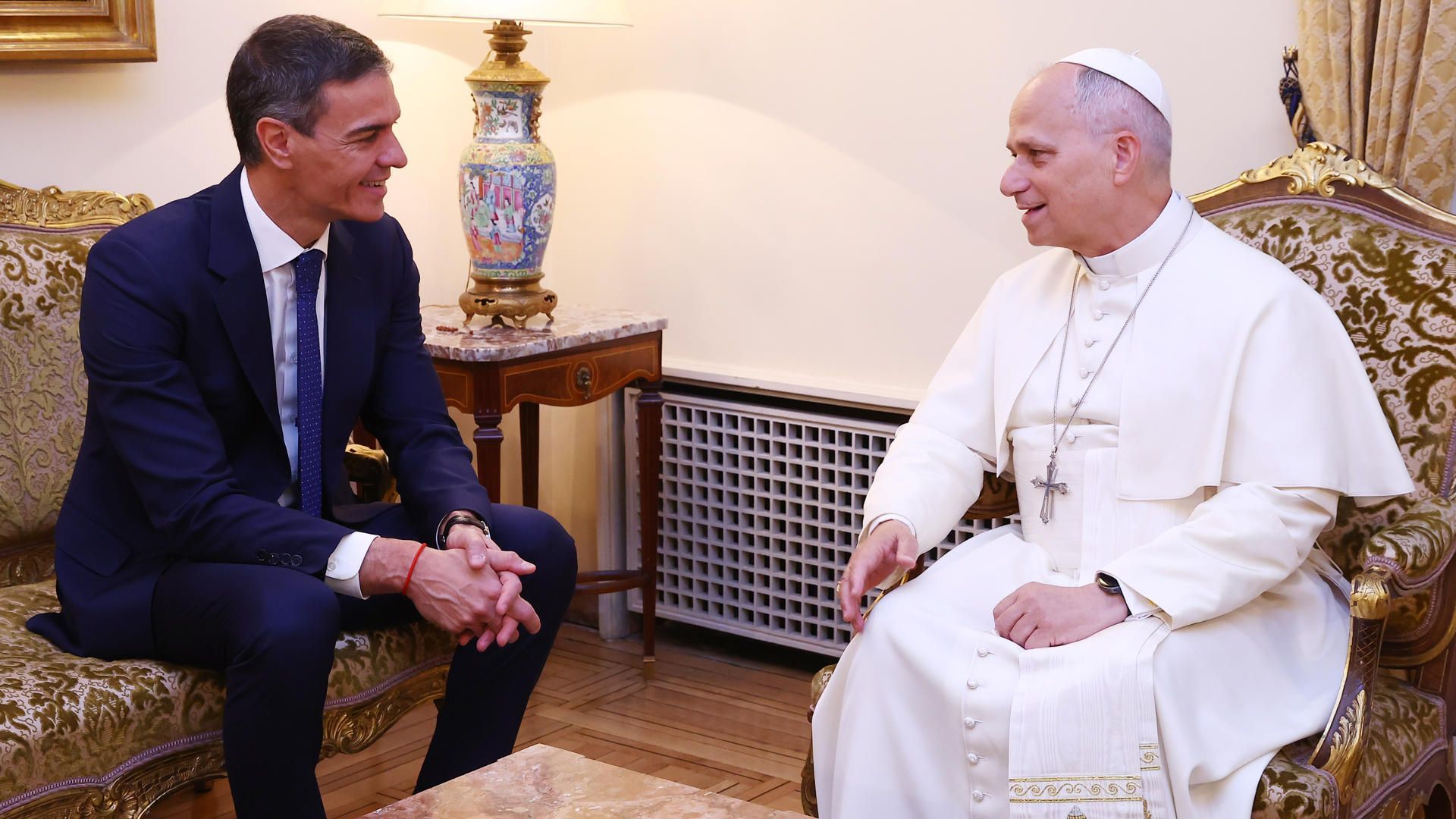El papa León XIV, en su reunión con el Presidente del Gobierno, Pedro Sánchez El papa León XIV, en su reunión con el Presidente del Gobierno, Pedro Sánchez