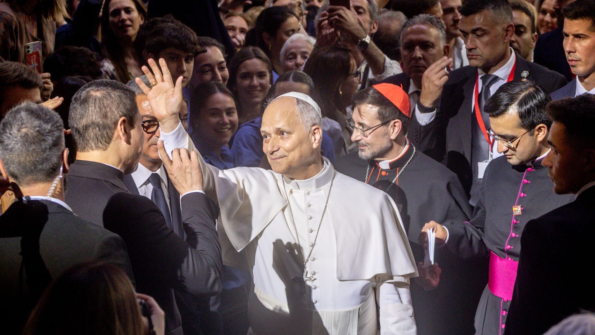 El papa León XIV llega al encuentro 'Tejer redes con el mundo de la cultura, la educación, la empresa y el deporte', en el Movistar Arena El papa León XIV llega al encuentro 'Tejer redes con el mundo de la cultura, la educación, la empresa y el deporte', en el Movistar Arena