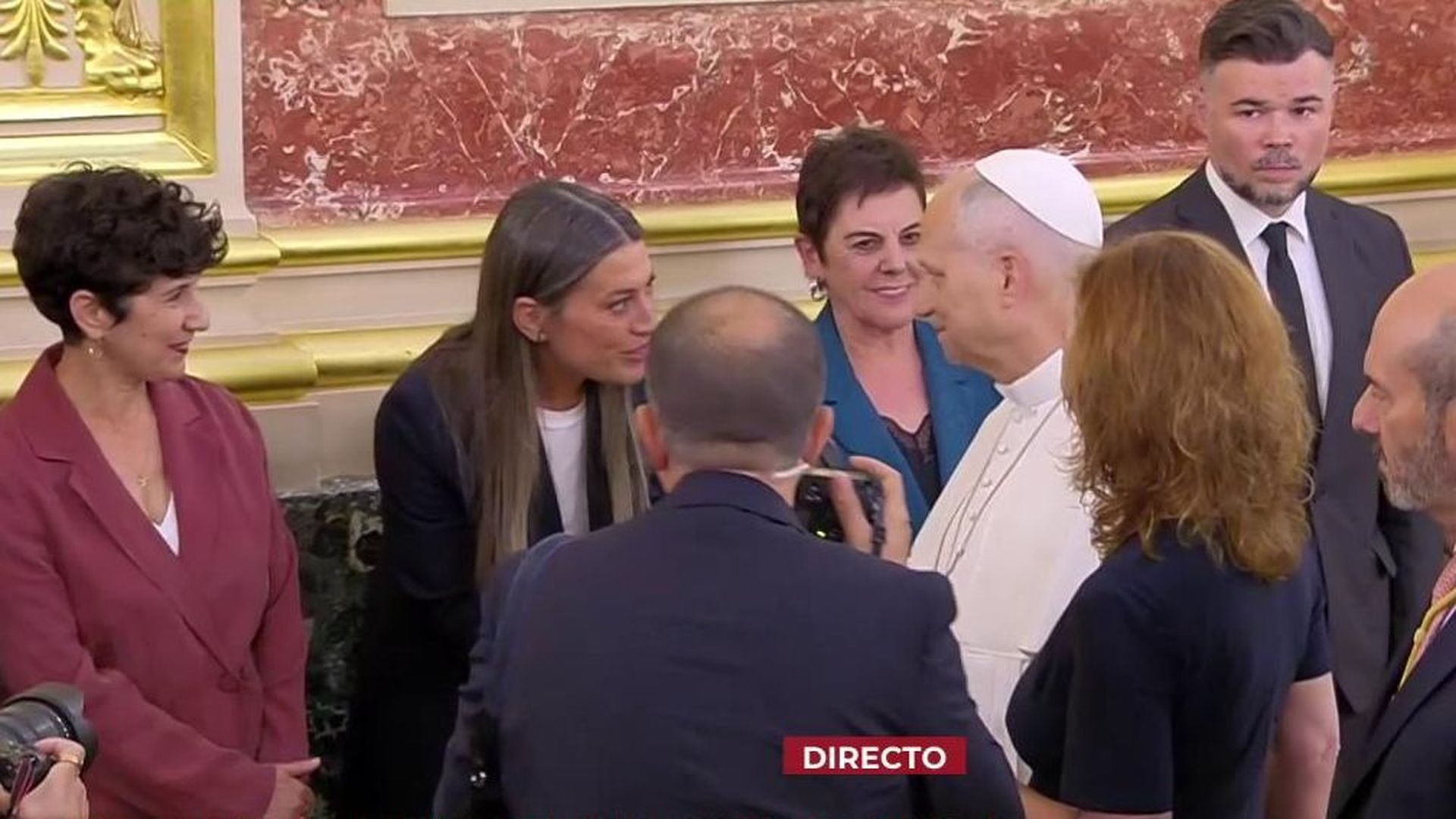 El saludo de Miriam Nogueras y Gabriel Rufián al Papa León XIV en el Congreso de los Diputados