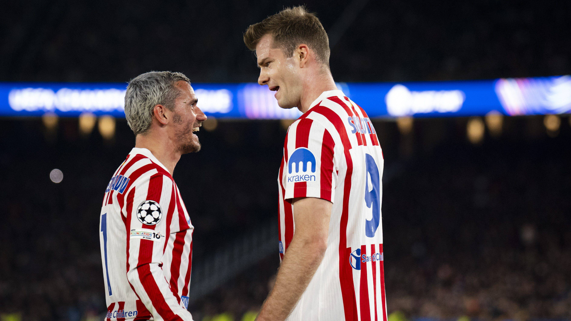 Griezmann y Sorloth celebran un gol al Barcelona Griezmann y Sorloth celebran un gol al Barcelona