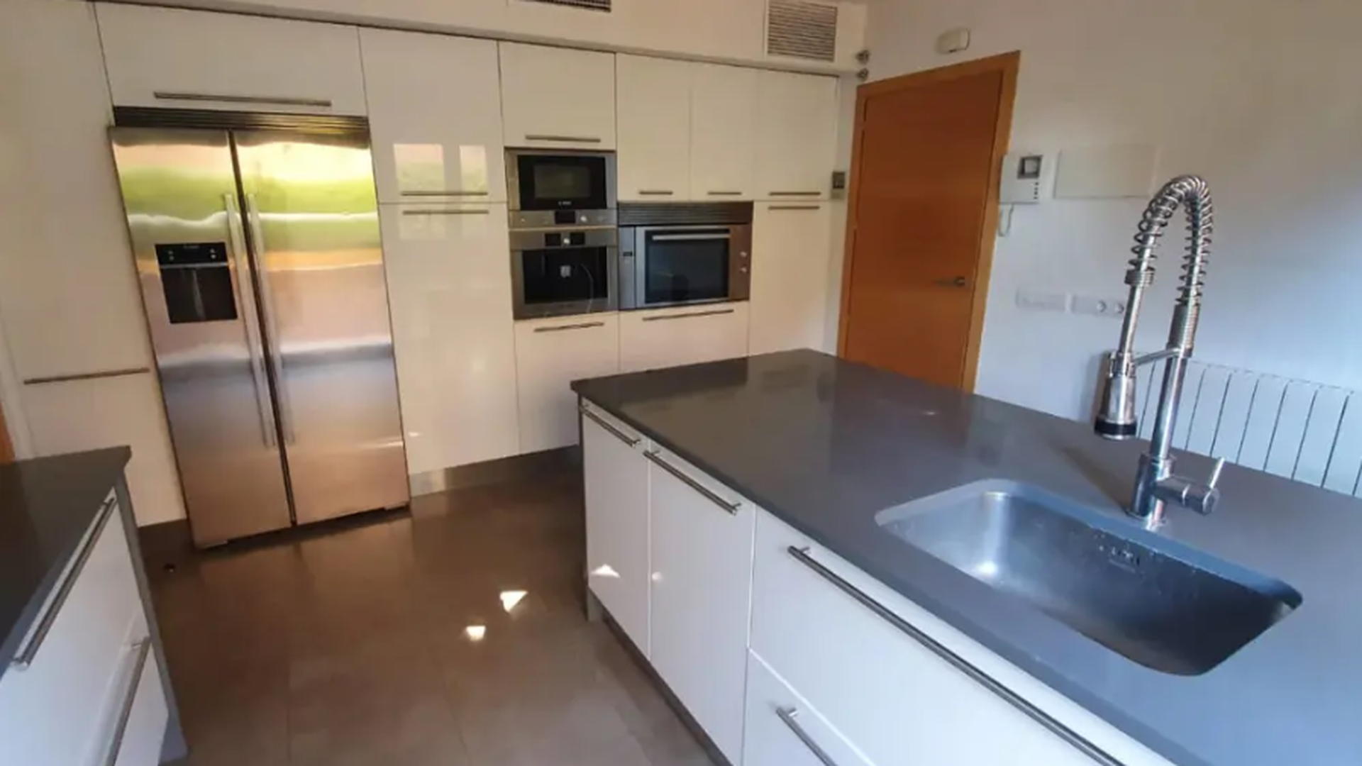 La cocina con la isla central