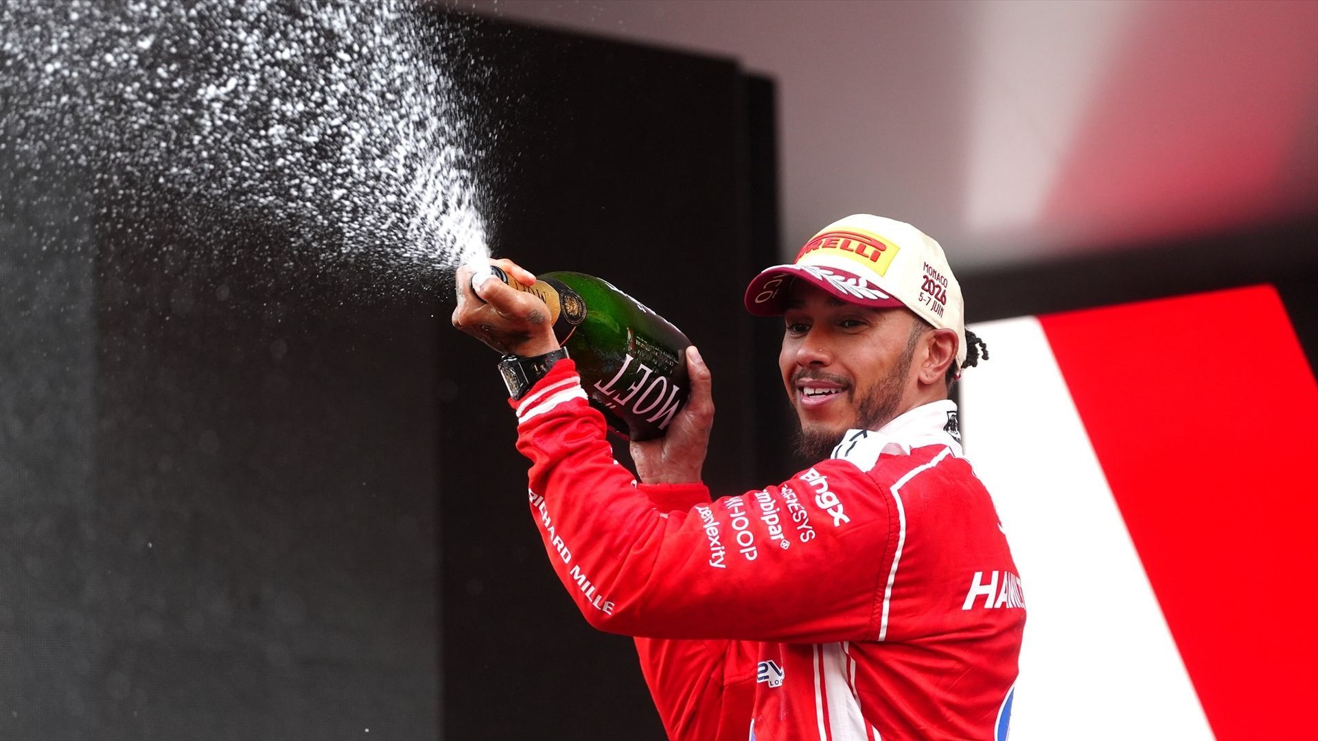 Lewis Hamilton celebrando su segundo puesto en el Gran Premio de Mónaco