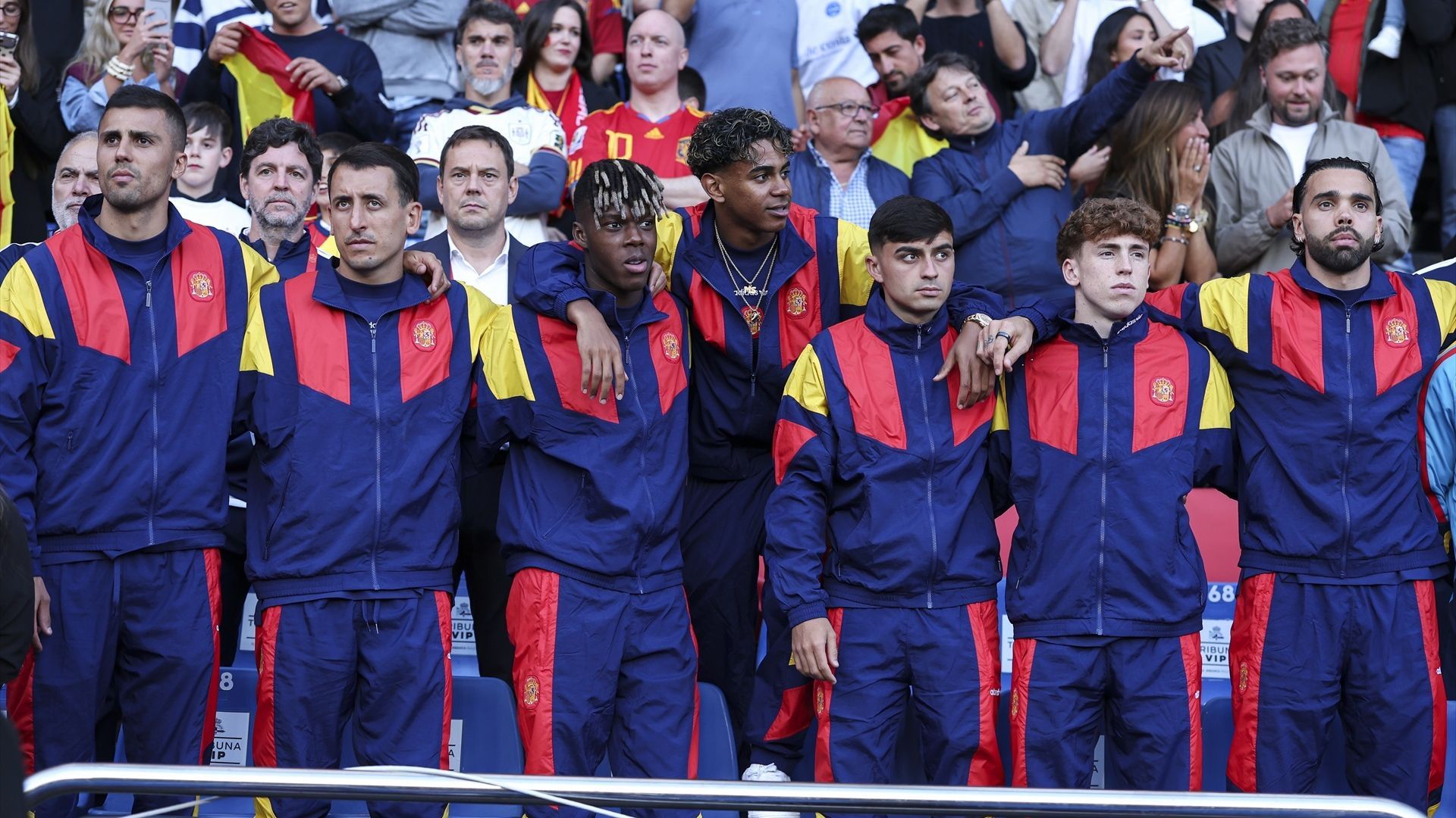 Los jugadores de la Selección Española durante el himno