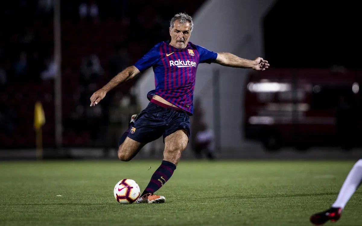 Miguel Ángel Nadal jugando un partido de vetaranos con el FC Barcelona