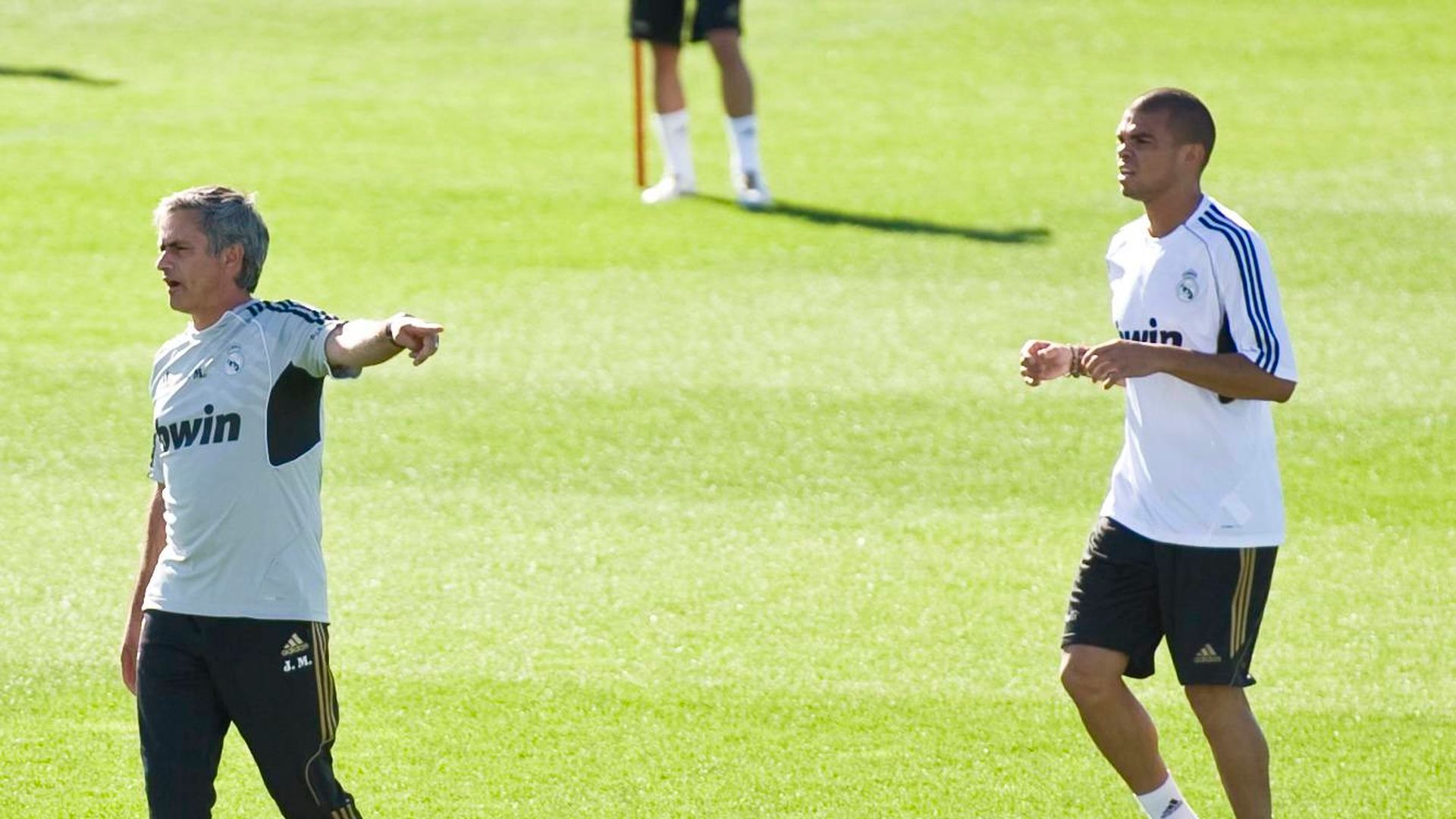 Mourinho y Pepe en un entrenamiento con el Real Madrid