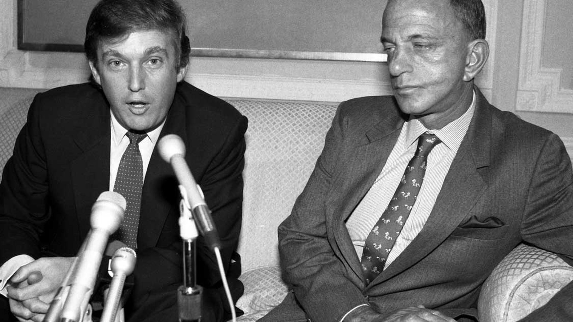 Roy Cohn le enseñó a Donald Trump sus tres reglas para triunfar Roy Cohn le enseñó a Donald Trump sus tres reglas para triunfar
