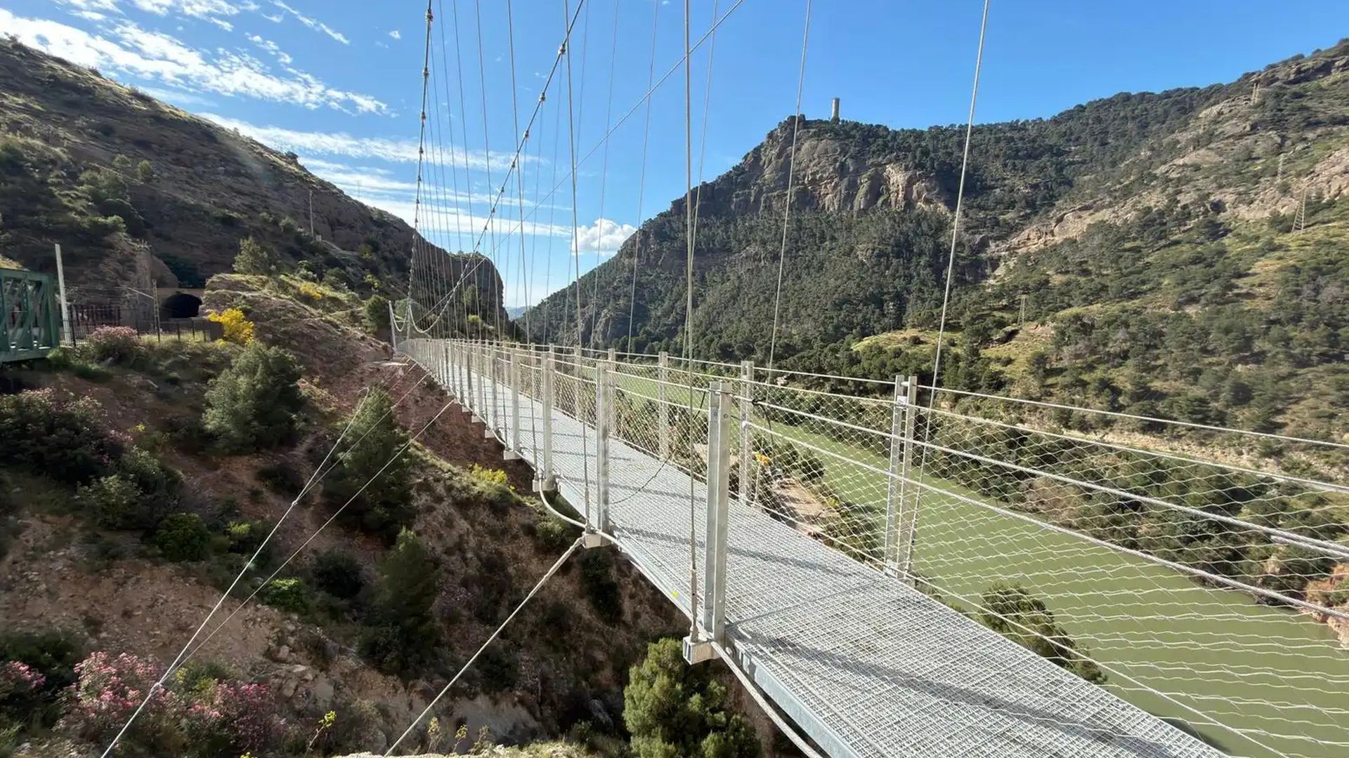 Francisco Salado destaca que la pasarela, la más larga de España de estas características, ofrecerá más atractivo y espectacularidad al recorrido