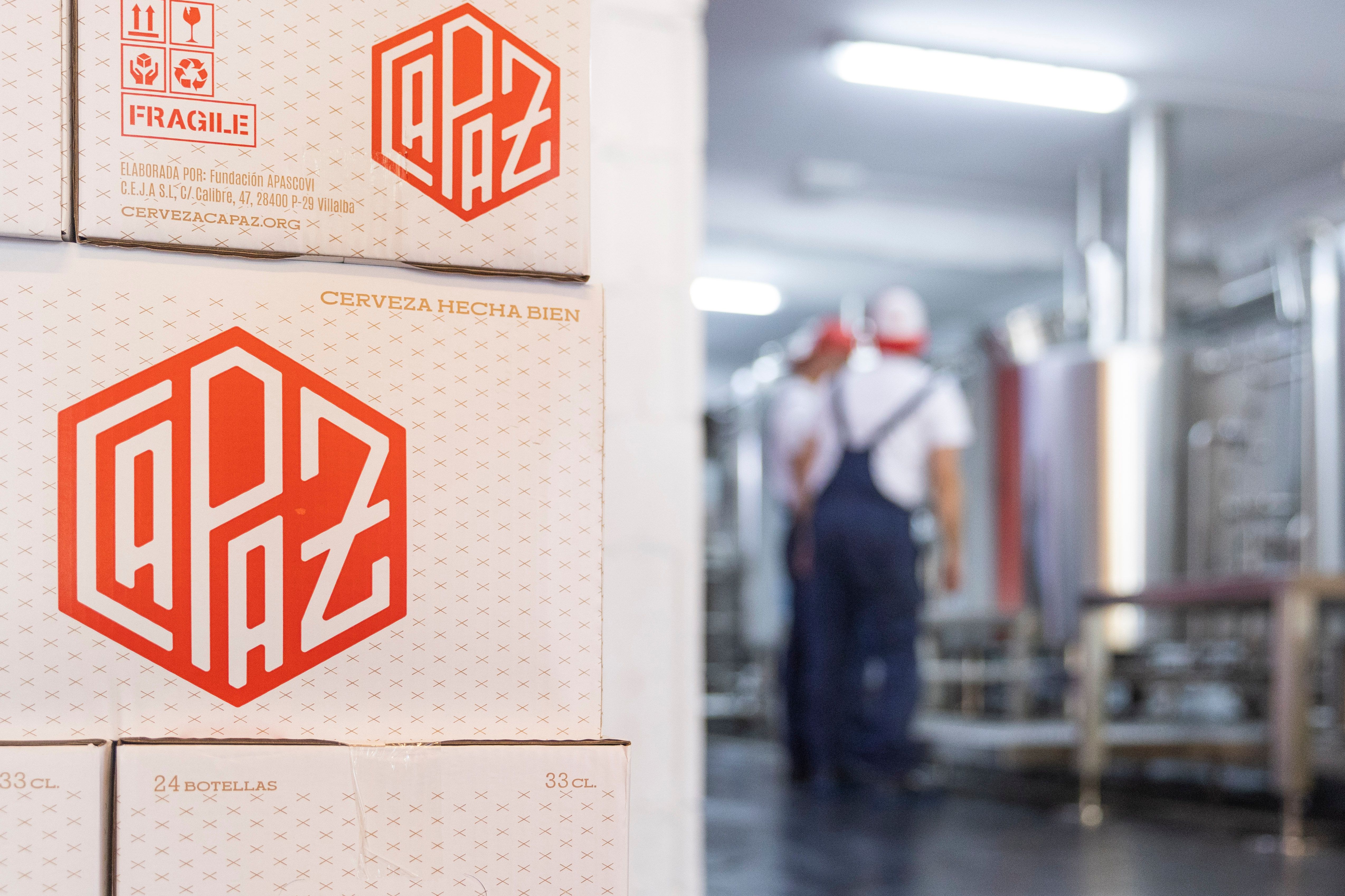 Cajas listas para ser distribuidas por su equipo
