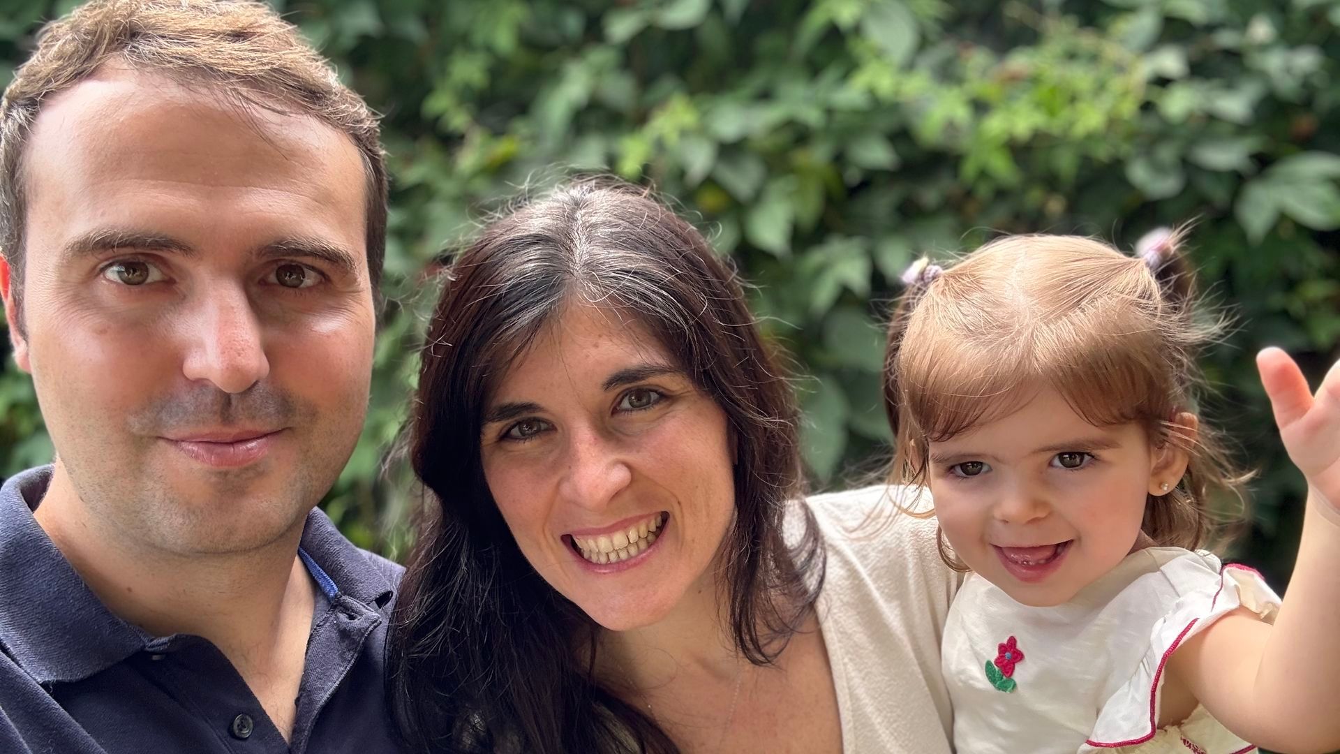 Claudia y sus padres Claudia y sus padres