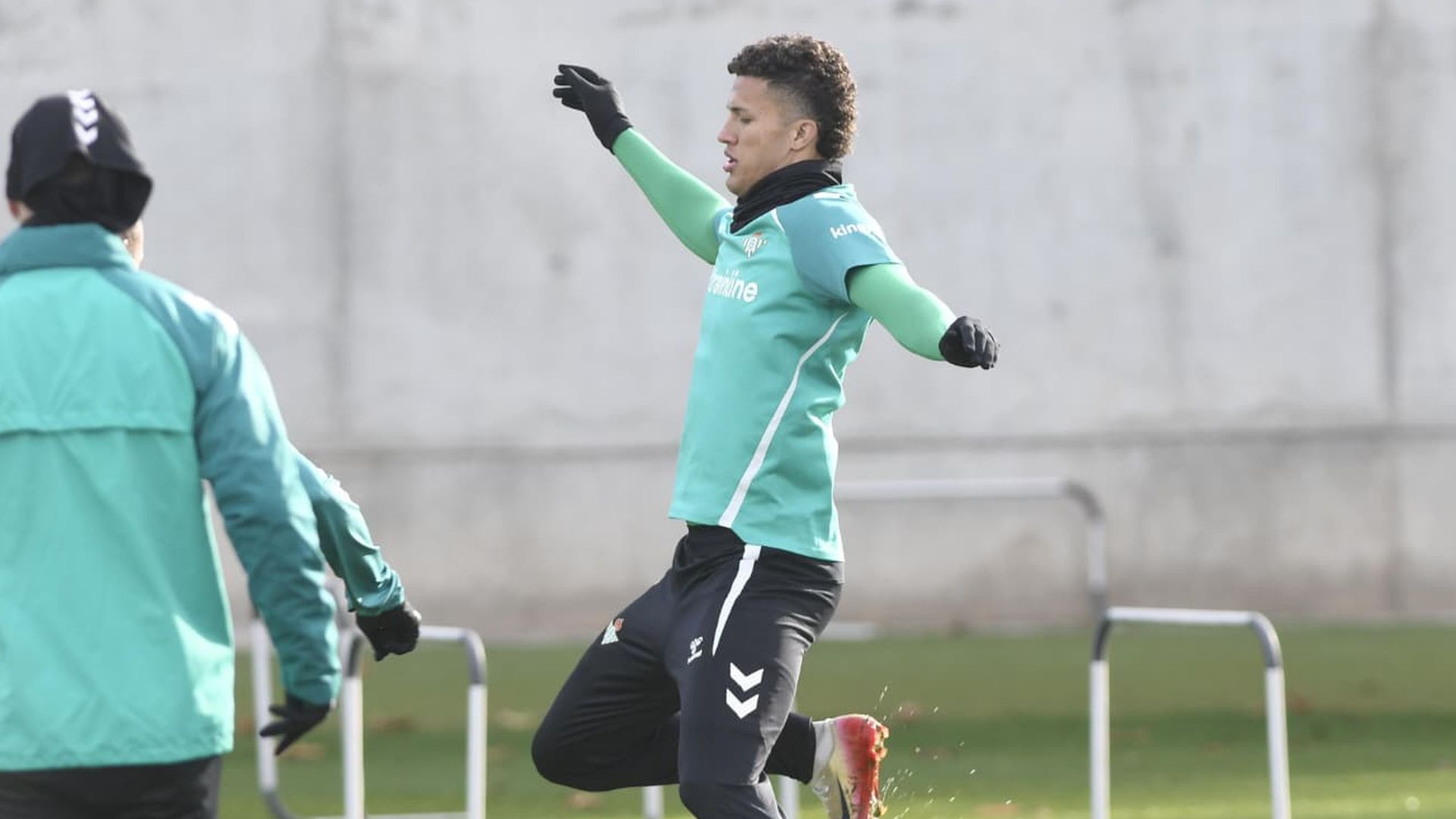 Deossa, en el entrenamiento del Real Betis