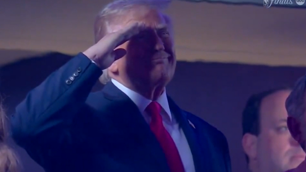 Donald Trump es brutalmente abucheado durante una final de la NBA en el Madison Square Garden