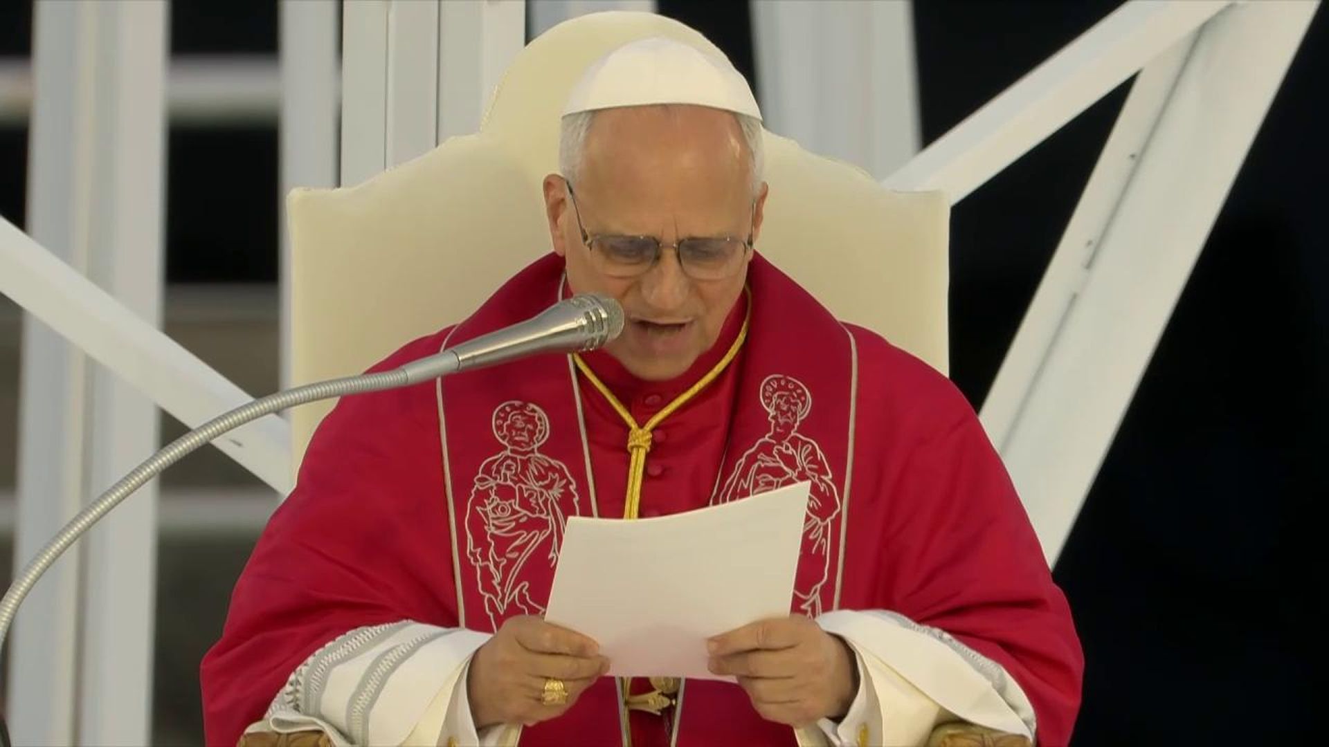 El papa responde en catalán a los testimonios de fieles