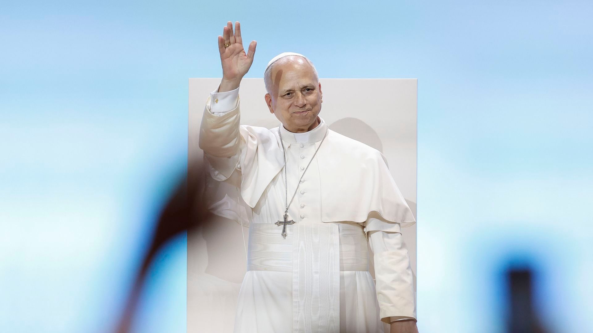 El papa León XIV asiste a un encuentro con los voluntarios que han colaborado en los actos del pontífice en la capital, este martes, en el IFEMA