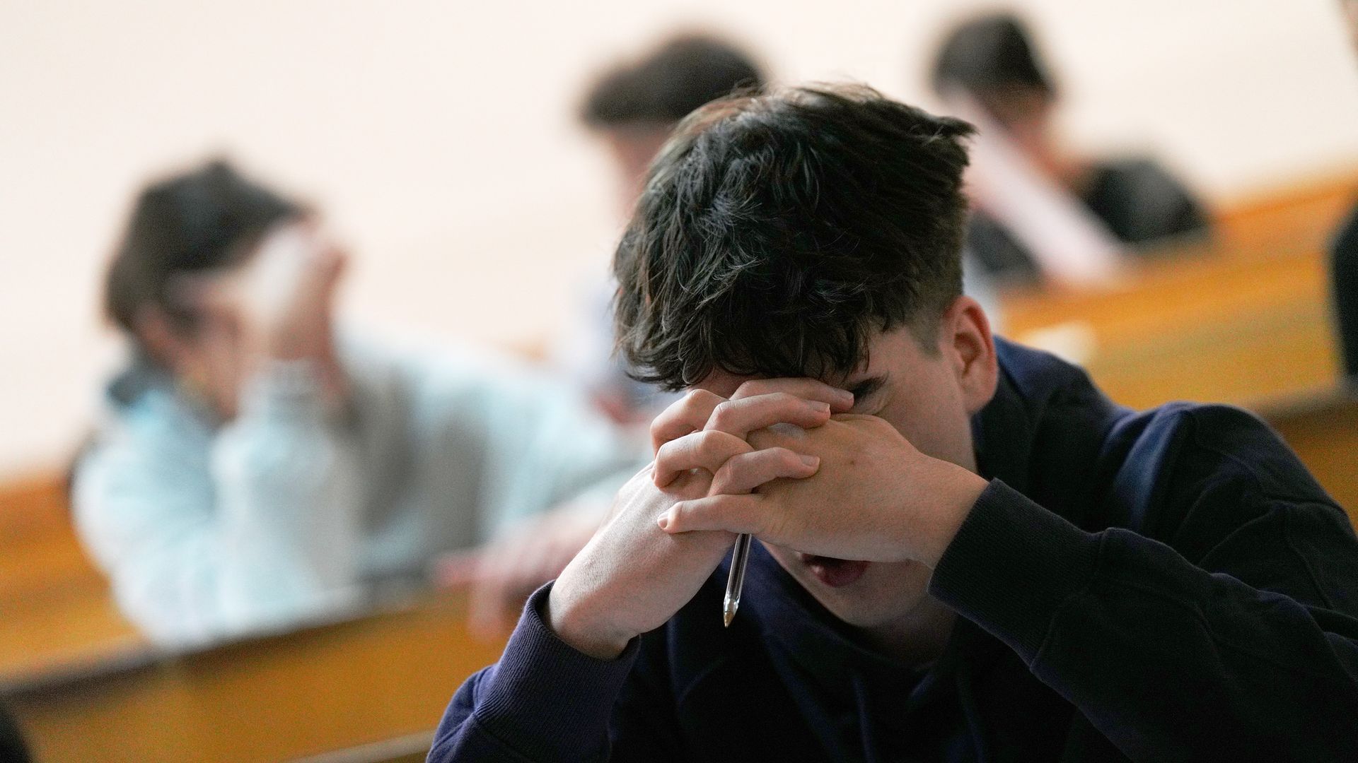 Estudiante en un examen de la PAU 2026 Estudiante en un examen de la PAU 2026