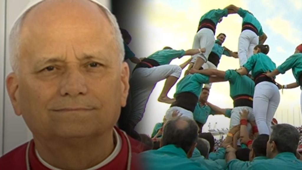 La atenta mirada de León XIV a la impresionante torre humana de los castellers en el Estadio Olímpico de Barcelona