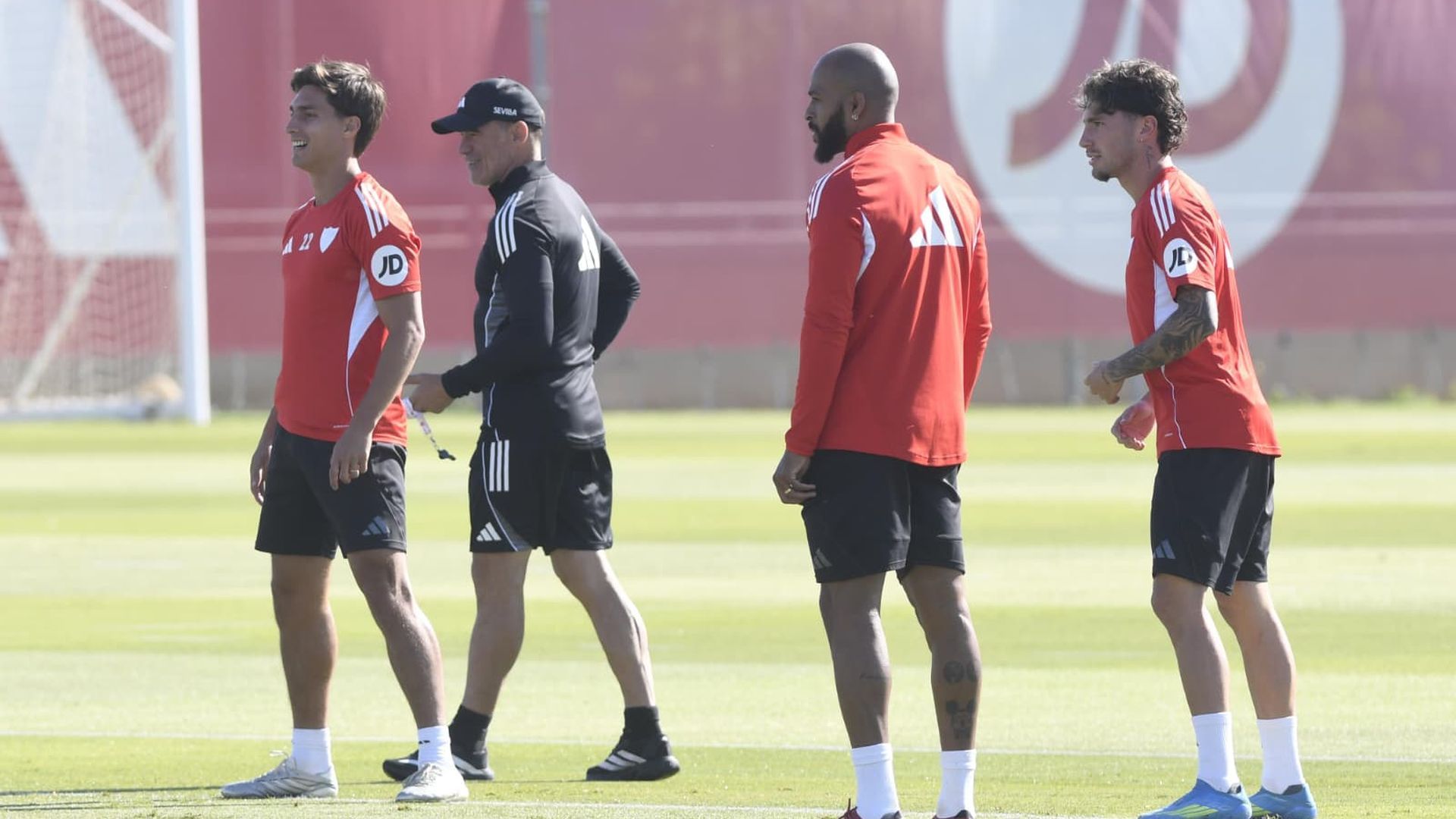Luis García Plaza y Marcao, en el entrenamiento del Sevilla de este miércoles Luis García Plaza y Marcao, en el entrenamiento del Sevilla de este miércoles