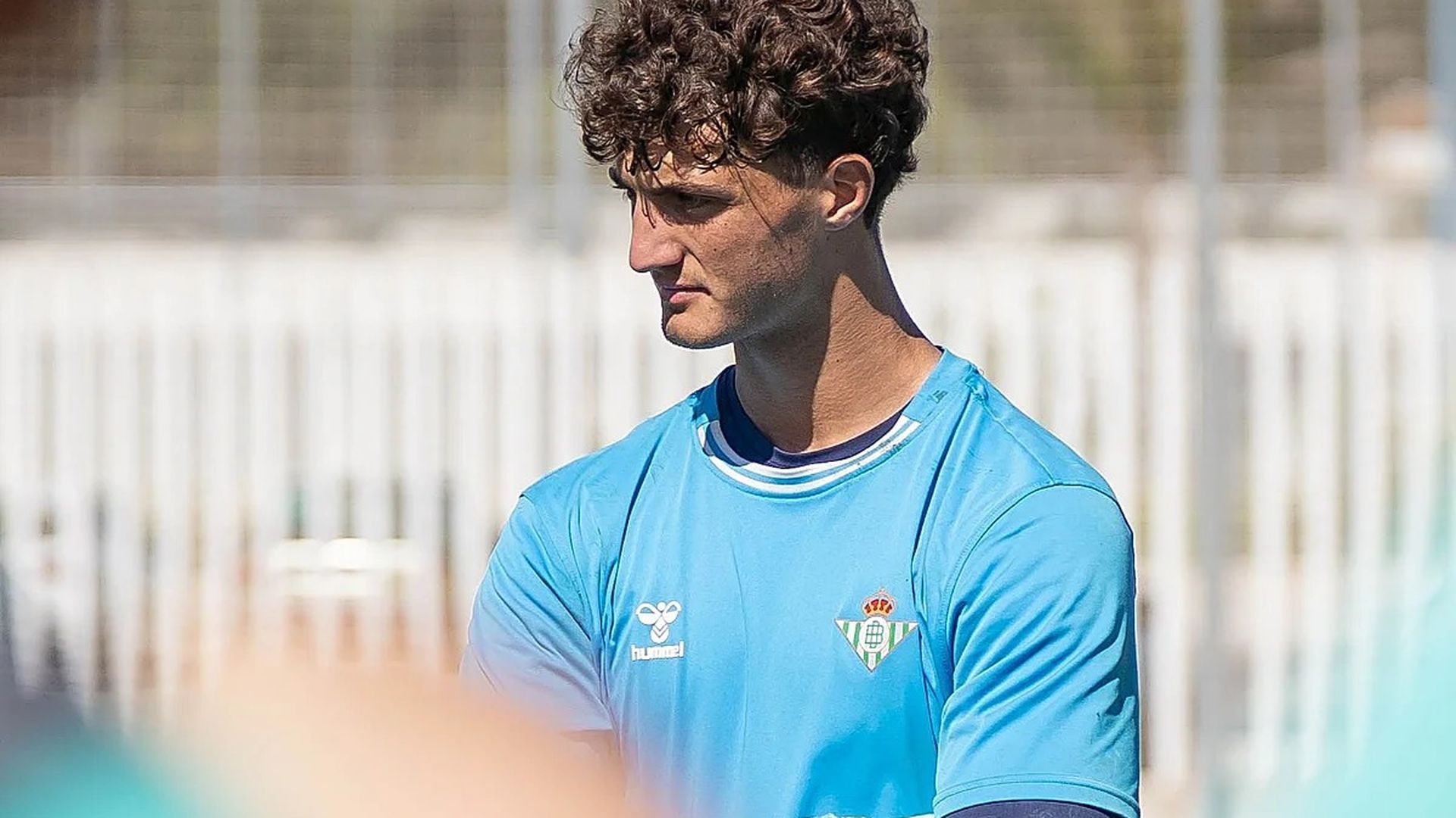Manu González, en un entrenamiento con el filial Manu González, en un entrenamiento con el filial