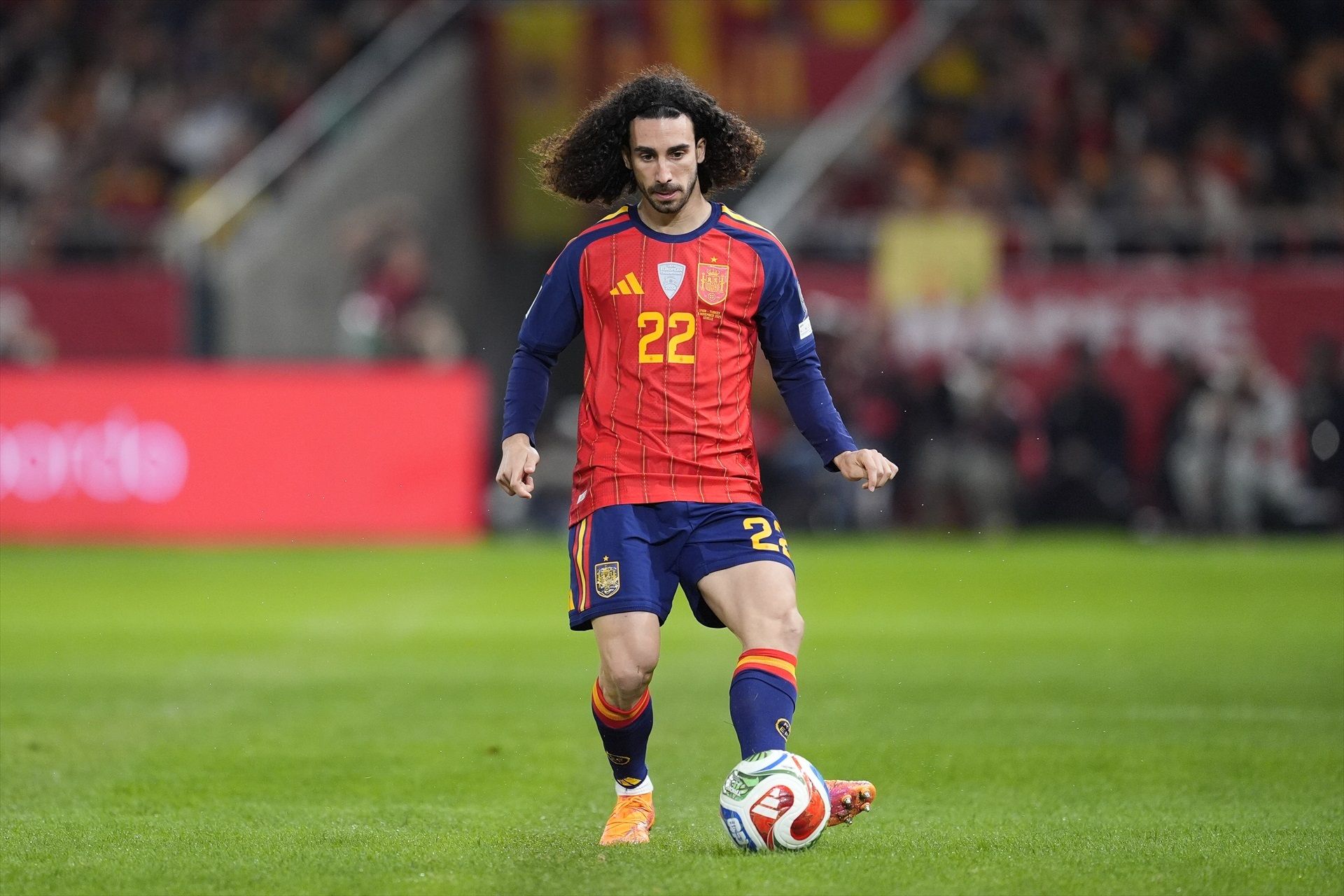 Marc Cucurella durante un partido de la Selección Española