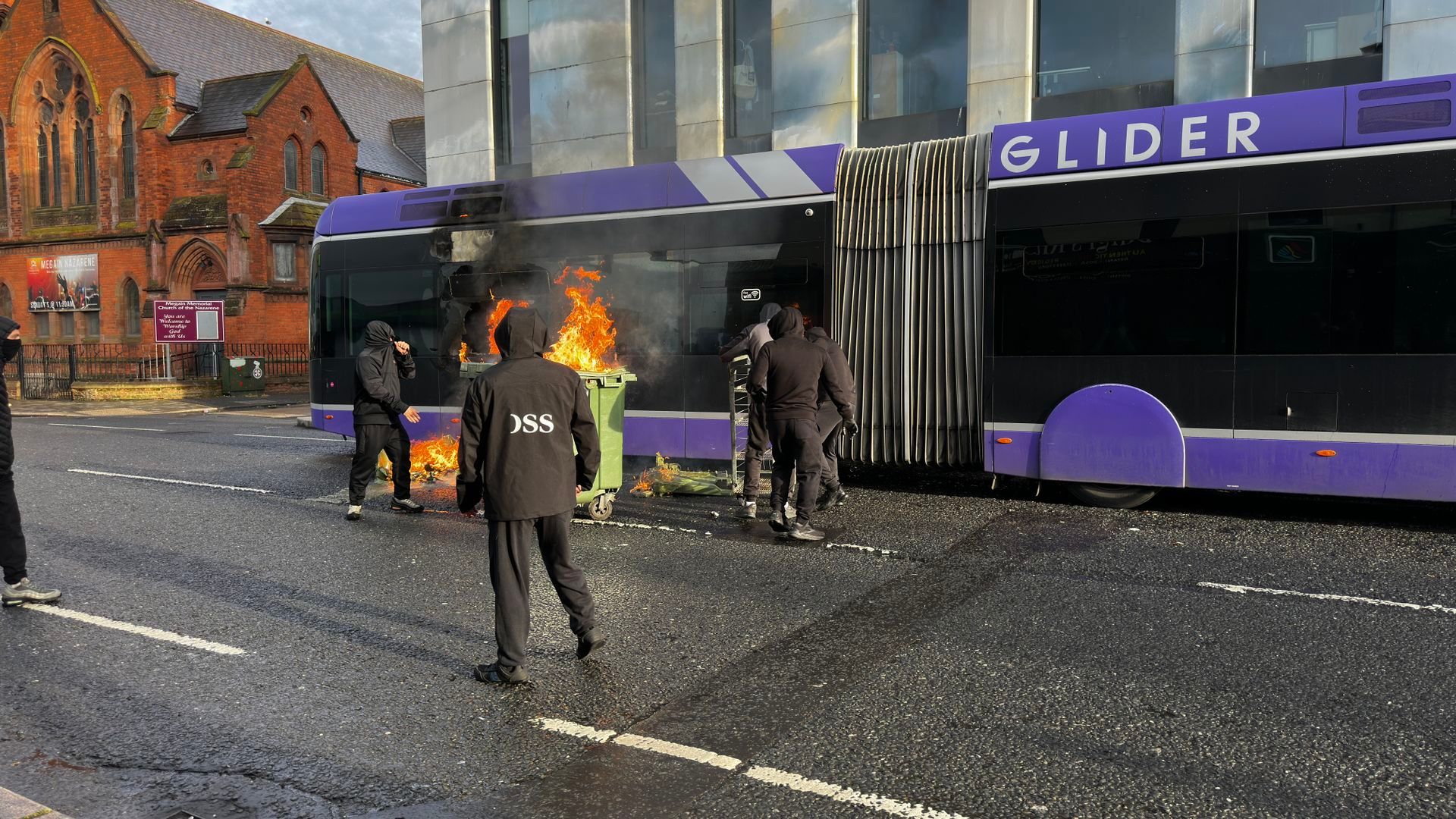 Máxima tensión en Belfast tras la dura agresión a un hombre