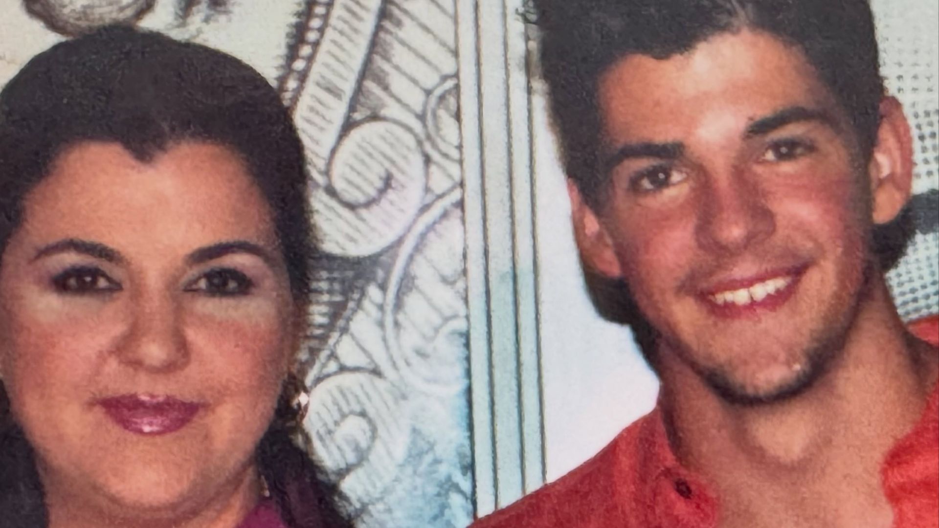 Miguel Ángel Muñoz y su madre en una imagen de archivo
