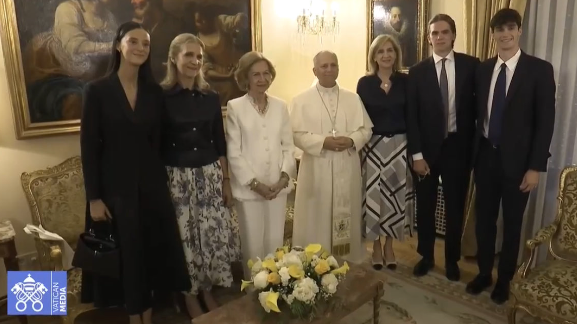 Victoria Federica, la infanta Elena, la reina Sofía, el papa León XIV, la infanta Cristina, Miguel y Pablo Urdangarin