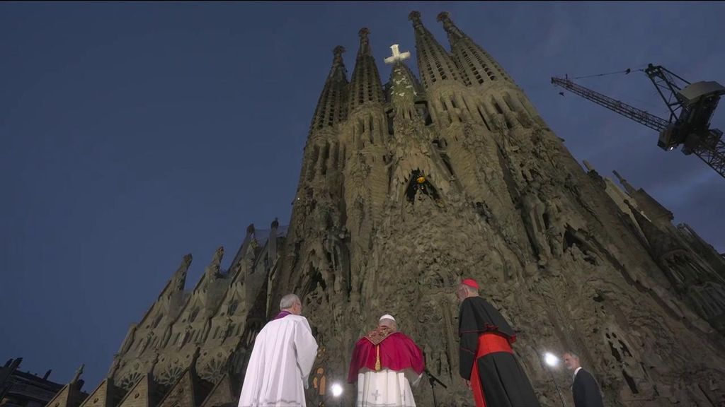 El papa León XIV bendice la torre de Jesús de la Sagrada Familia, convirtiéndola en la iglesia más alta del mundo: "Signo visible del Dios invisible”