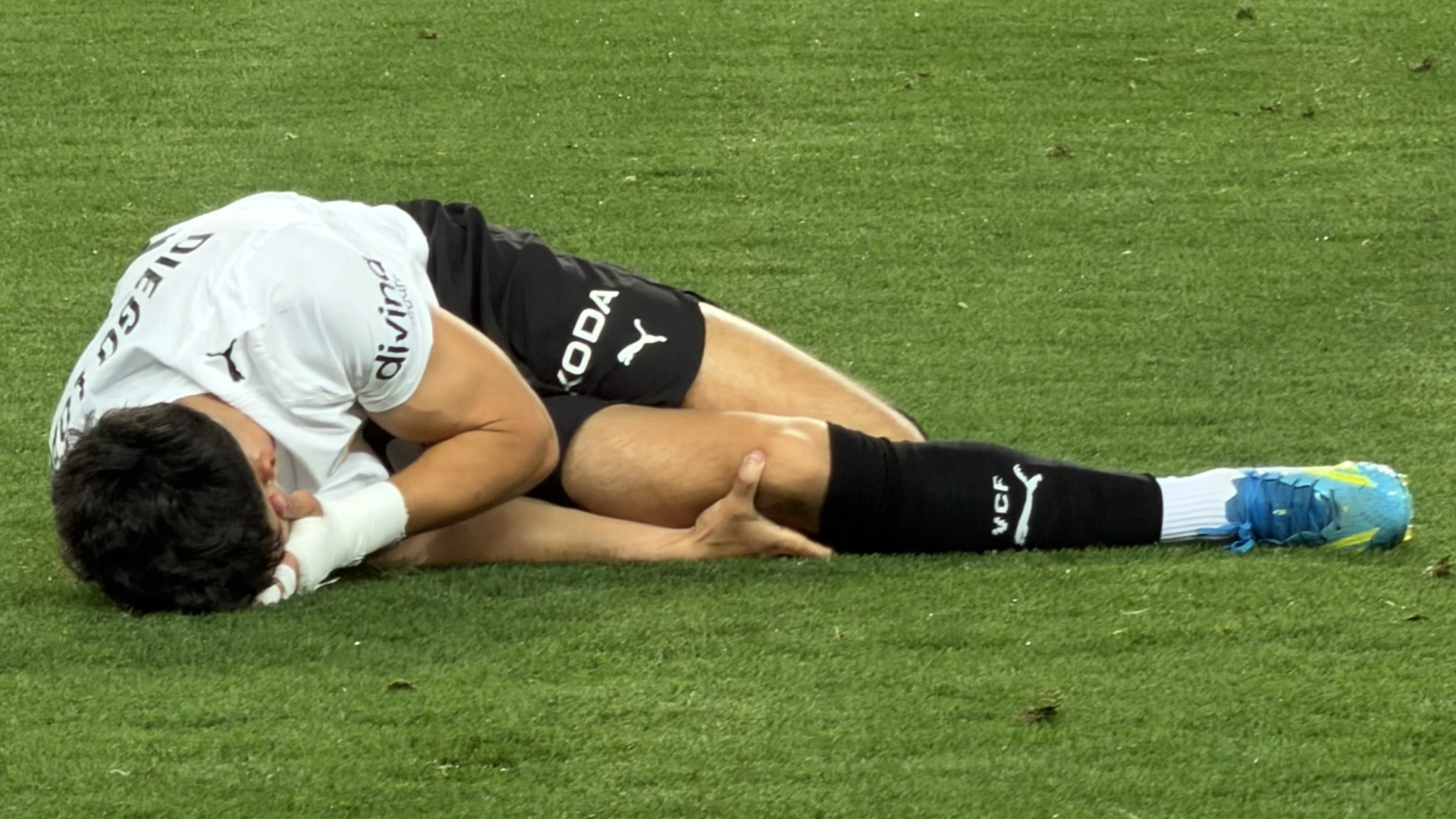 Diego López, lesionado en una rodilla