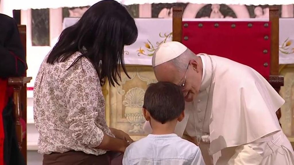 El emocionante encuentro de Renzo, un niño de 6 años de El Raval y León XIV