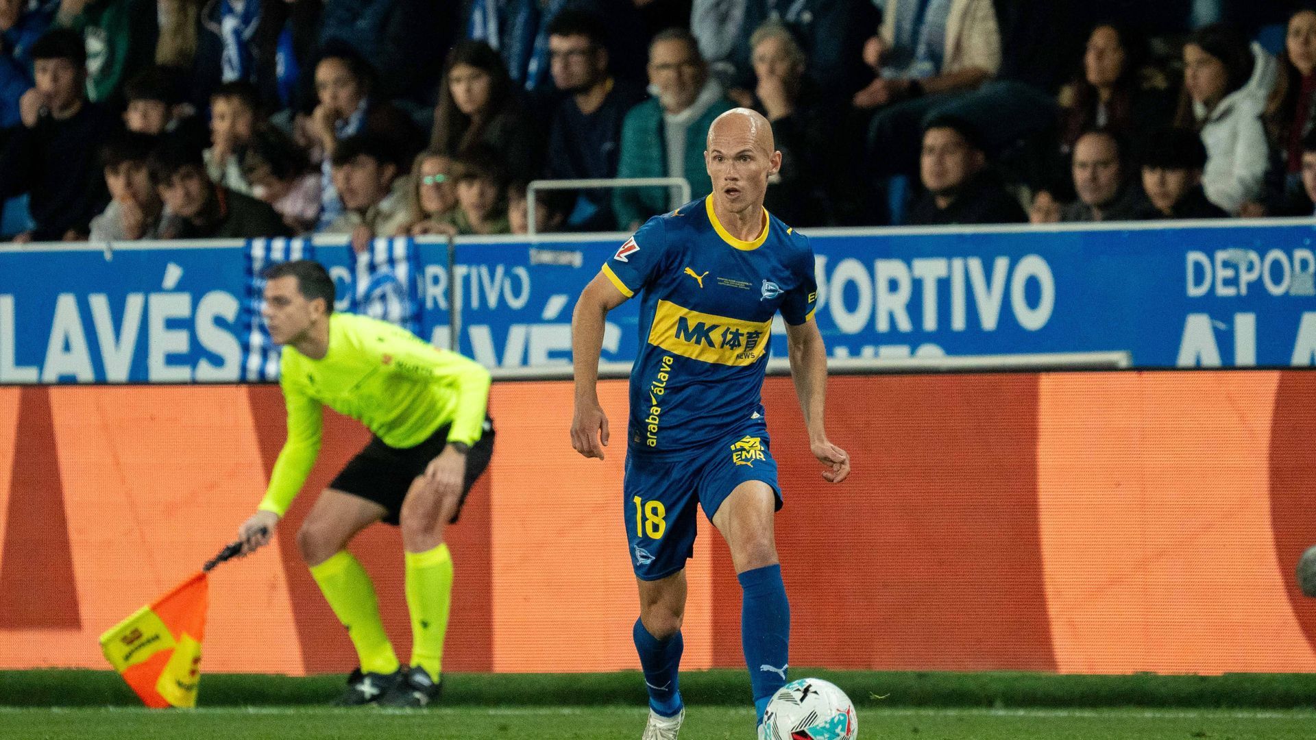 Jon Guridi, jugando con el Alavés