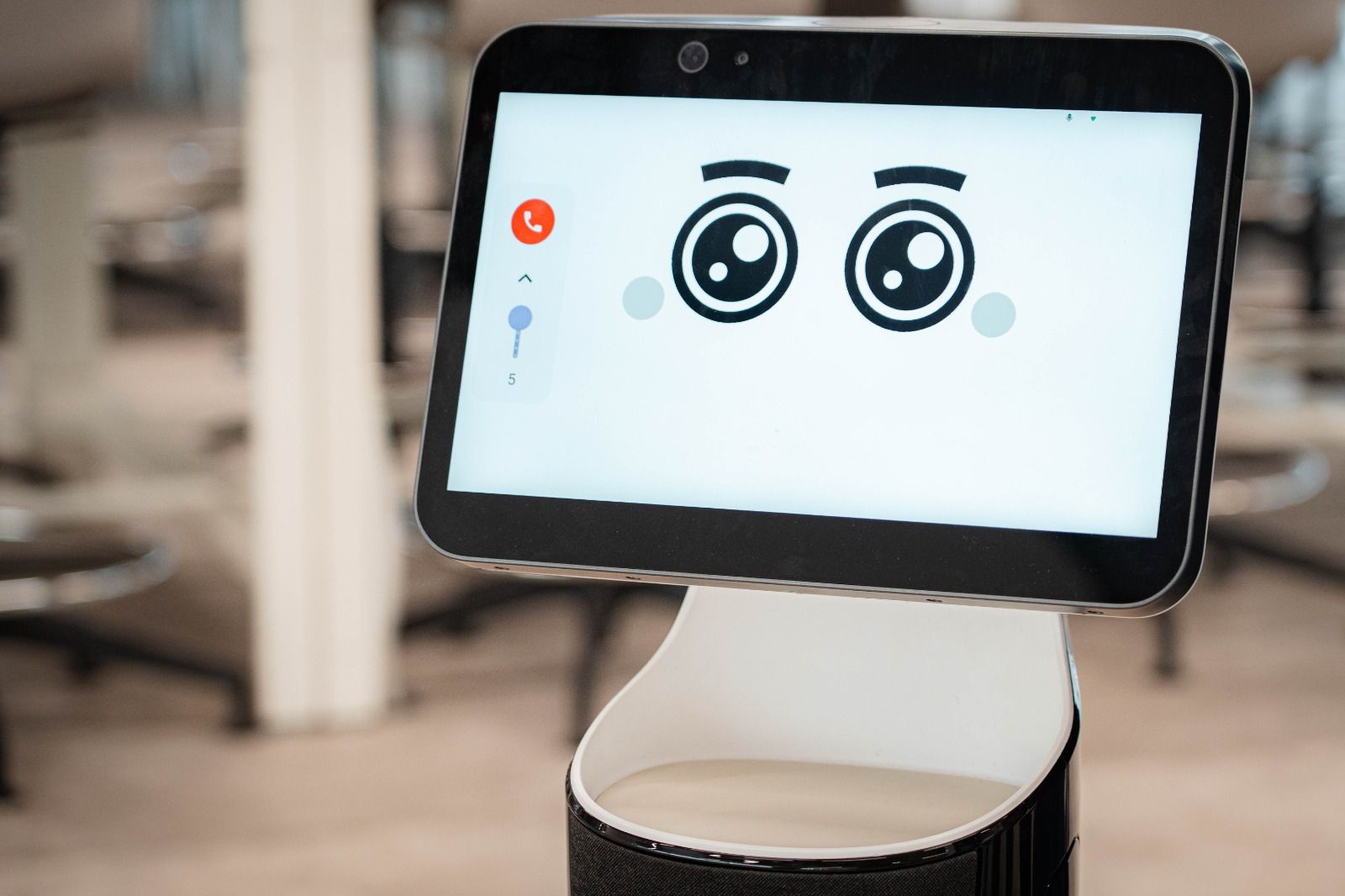 La pantalla del robot Doña Paquita, en primer plano